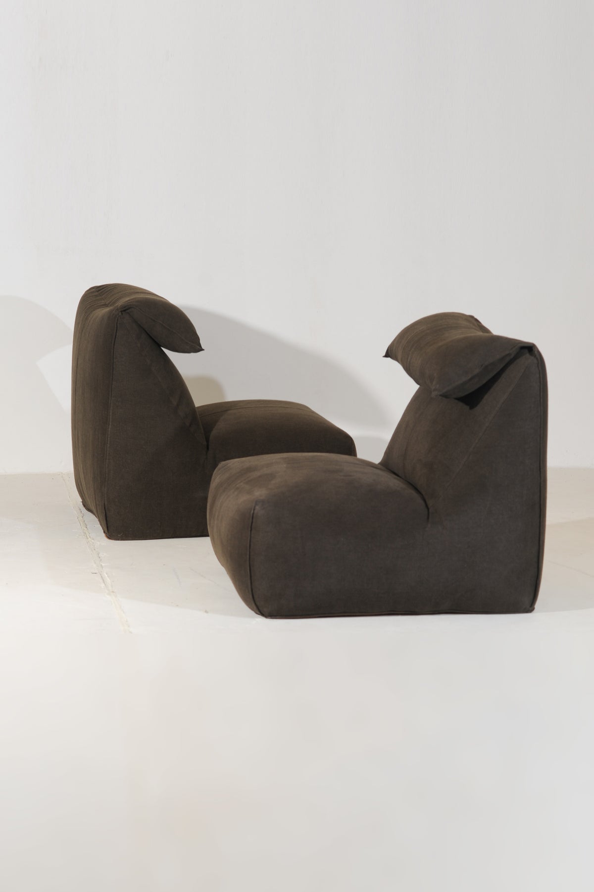 Rare Le Bambole Set of Lounge Chairs by Mario Bellini for B&B Italia, 1971 — detail view