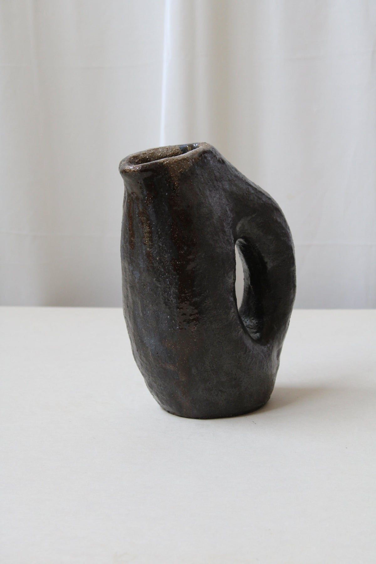 Grande Carafe — close-up