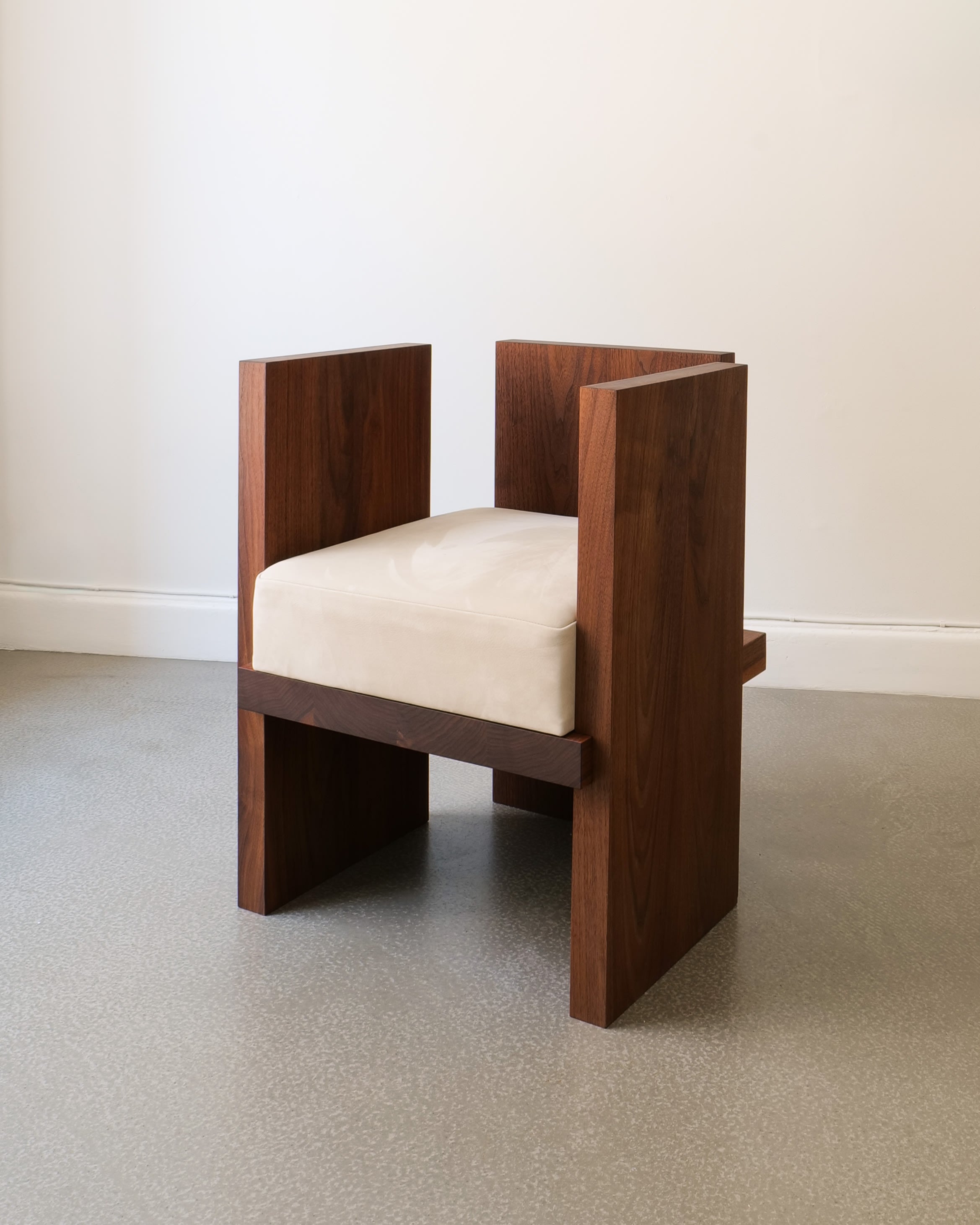 Chair in Walnut Jesper Sundberg Örtegren. — close-up