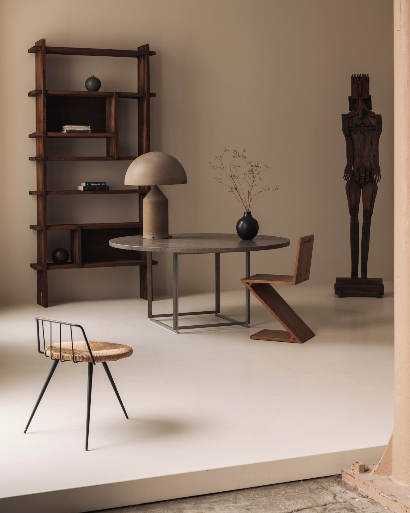Rare French tripod stool in metal and rush, dating from the 1950s — view 10