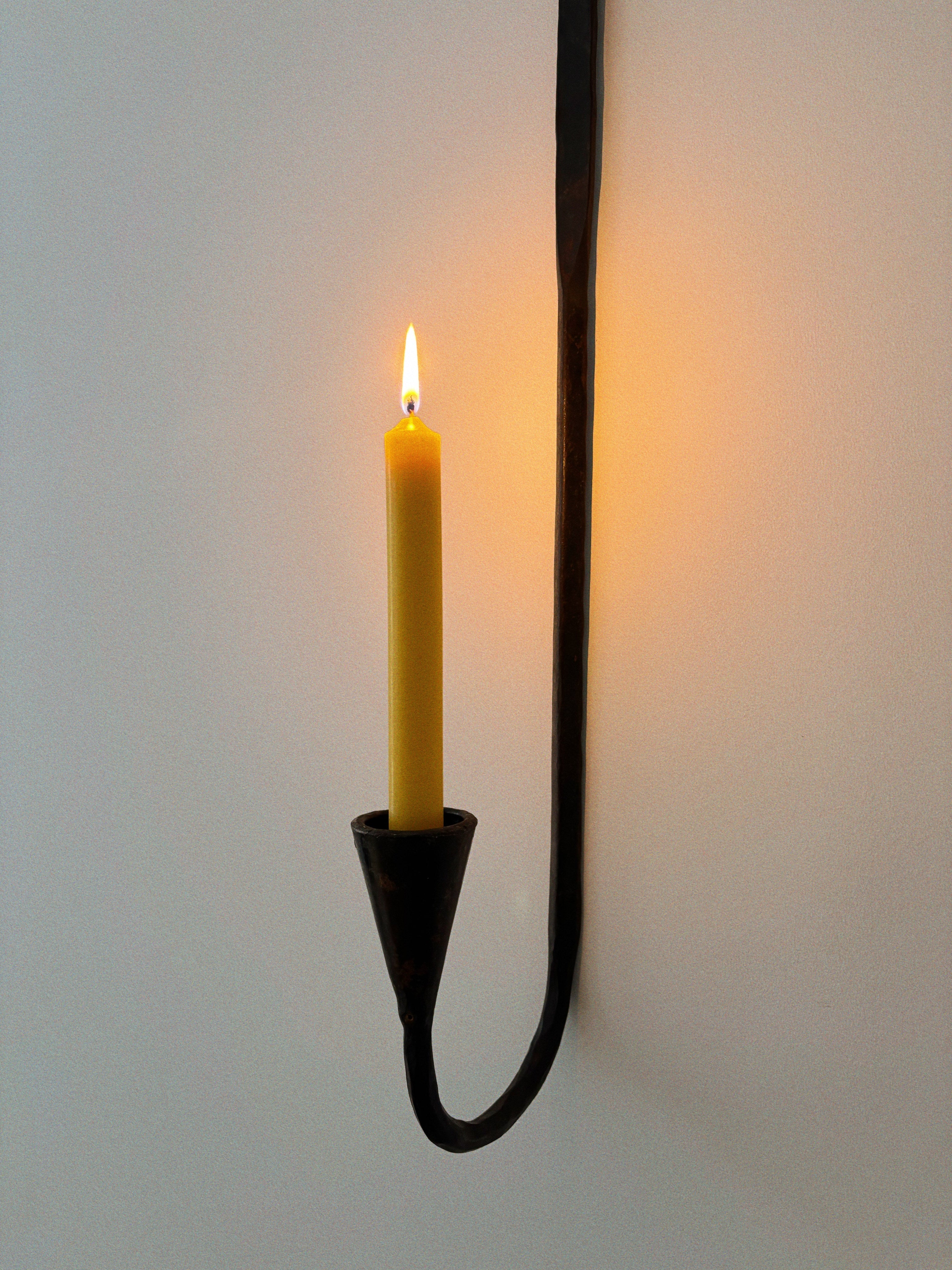 Ensemble de 3 grands bougeoirs muraux en fer forgé danois, vers la fin des années 1990