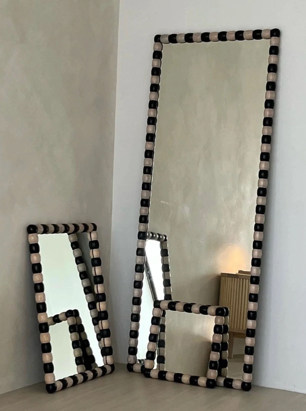 Onde Mirror (Large) — close-up of wooden frame details