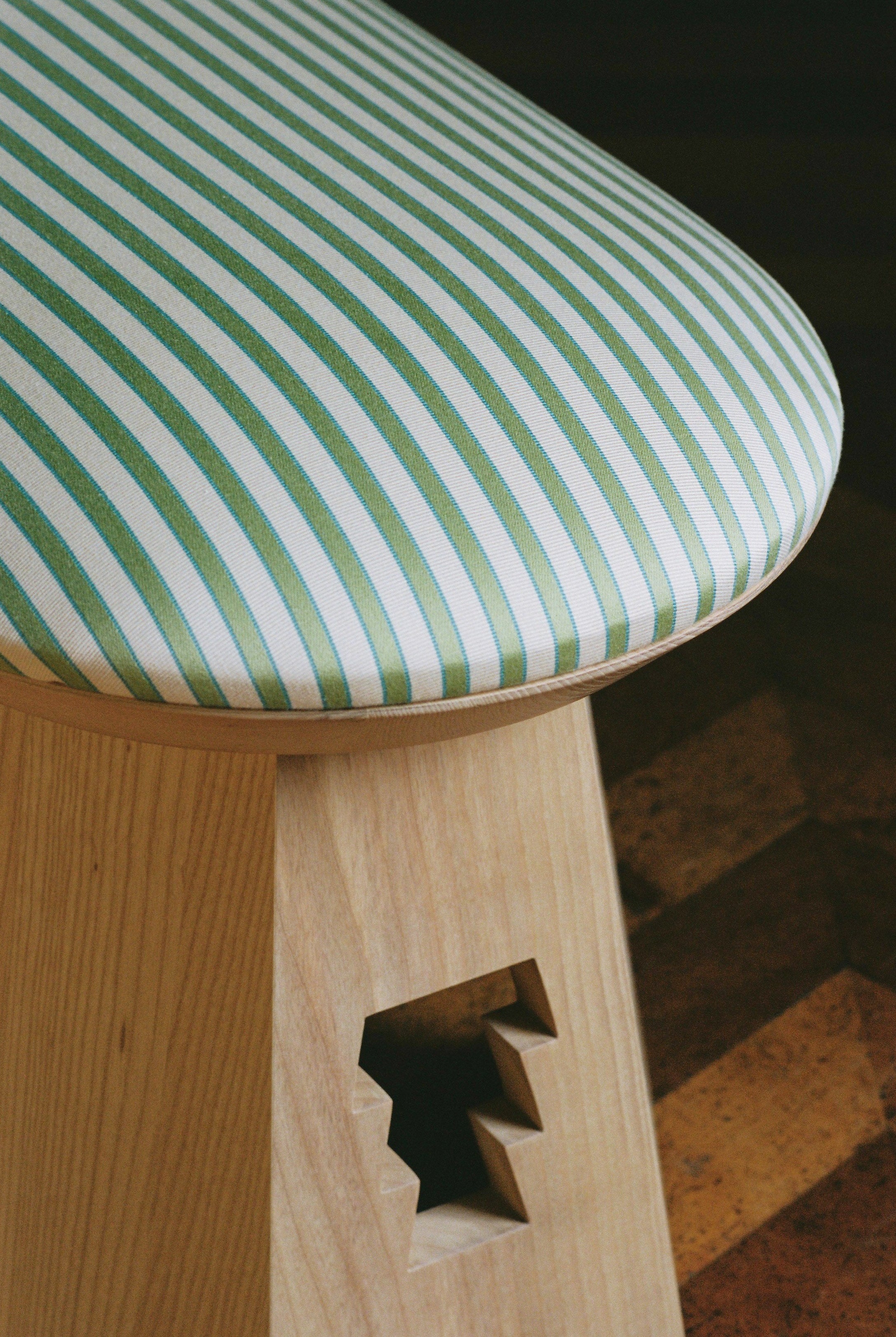 CARMO BENCH — side angle