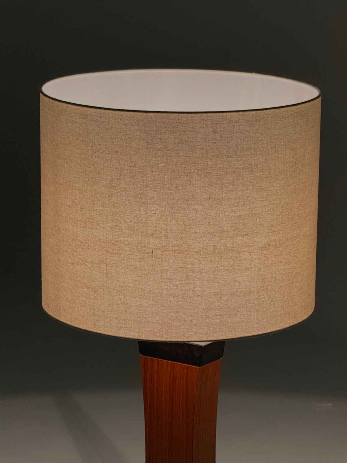 Italian Mid Century teak table lamp — view 11