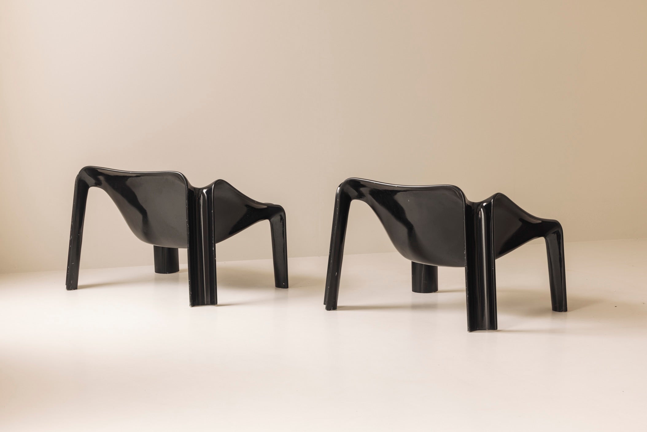 First edition F300 lounge chairs by Pierre Paulin for Artifort, France 1964. — close-up