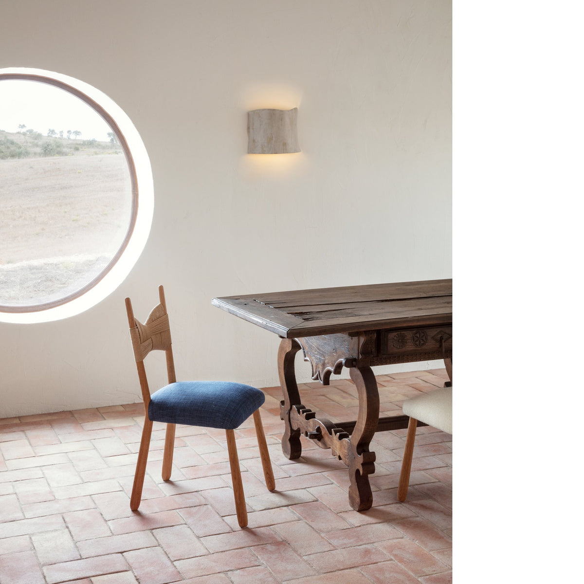Papel - artisanal ceramic wall light — detail view