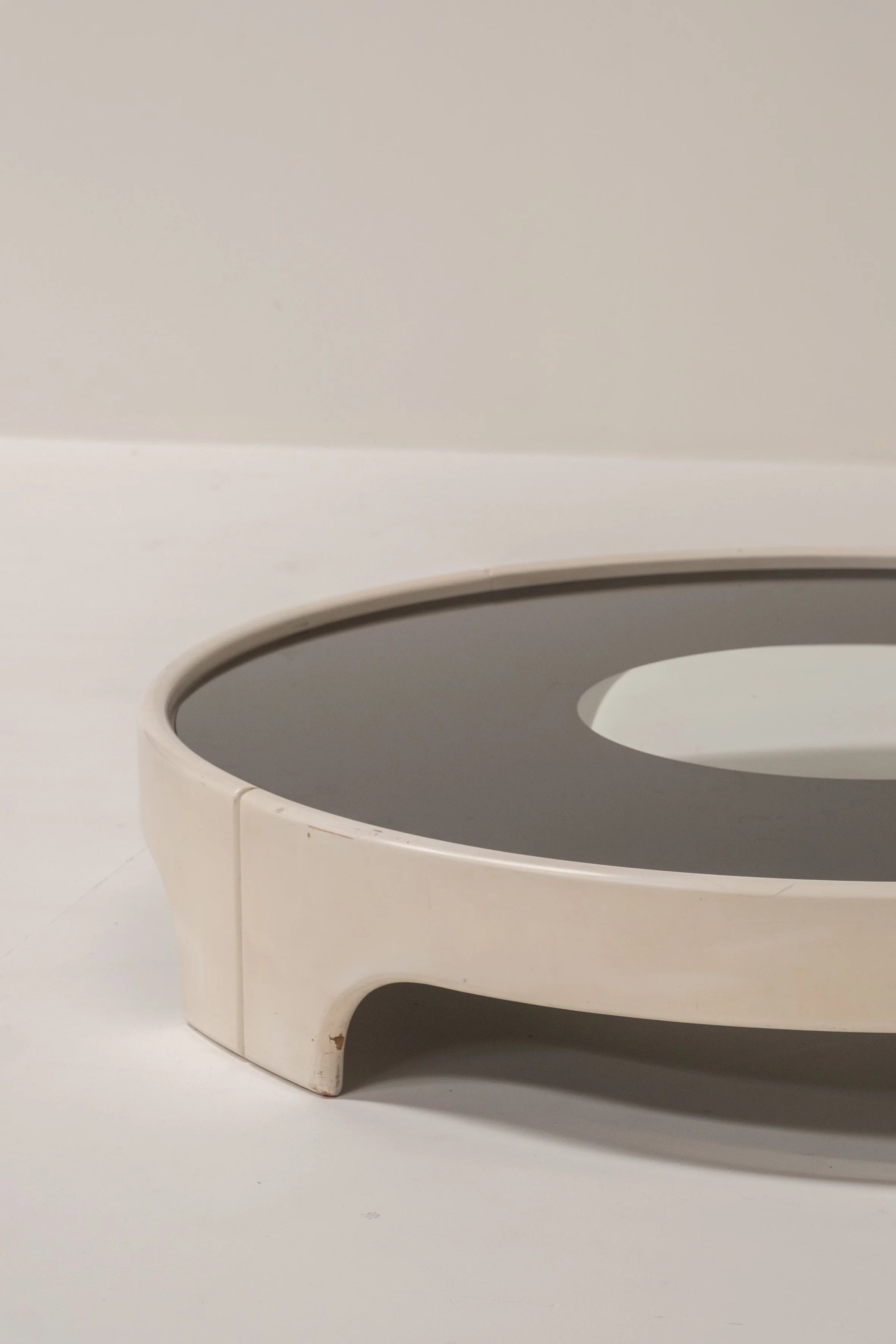 Tito Agnoli Circular Coffee Table, Italy 70s — detail view