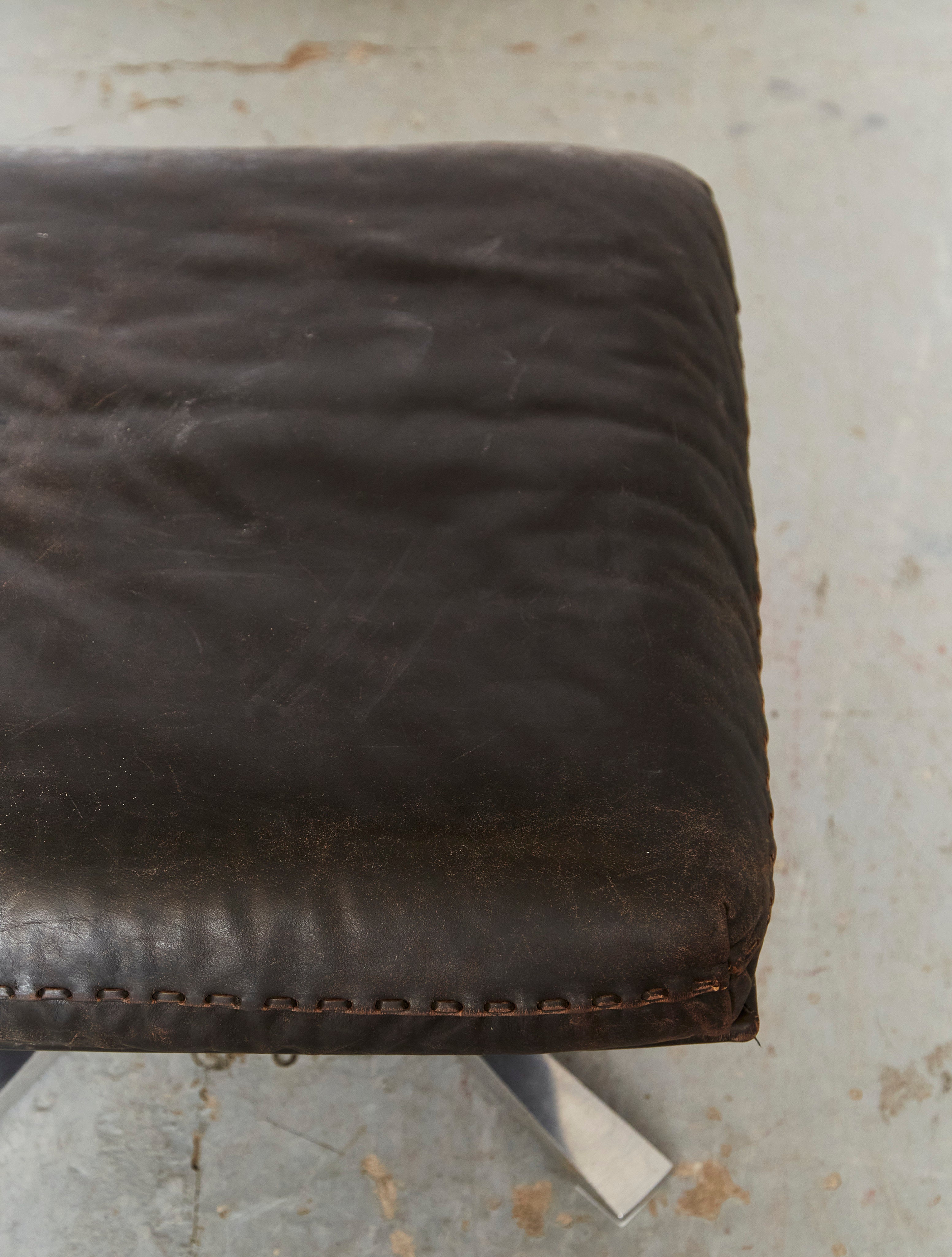 de Sede DS-31 Lounge Chair & Ottomane — side angle