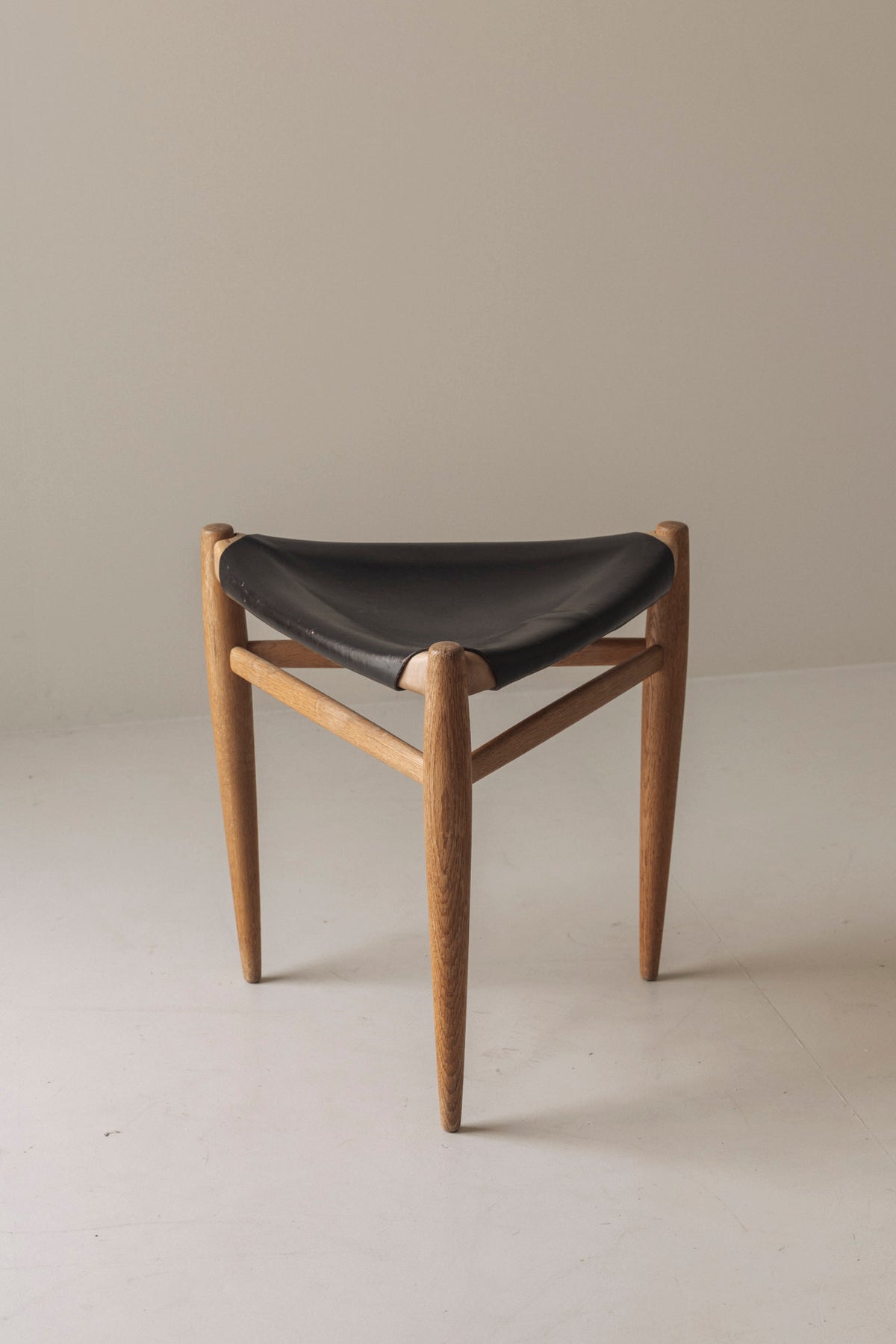 Rare Tripod Stool in Leather by Uno & Östen Kristiansson for Luxus, Sweden 1960s — lifestyle setting