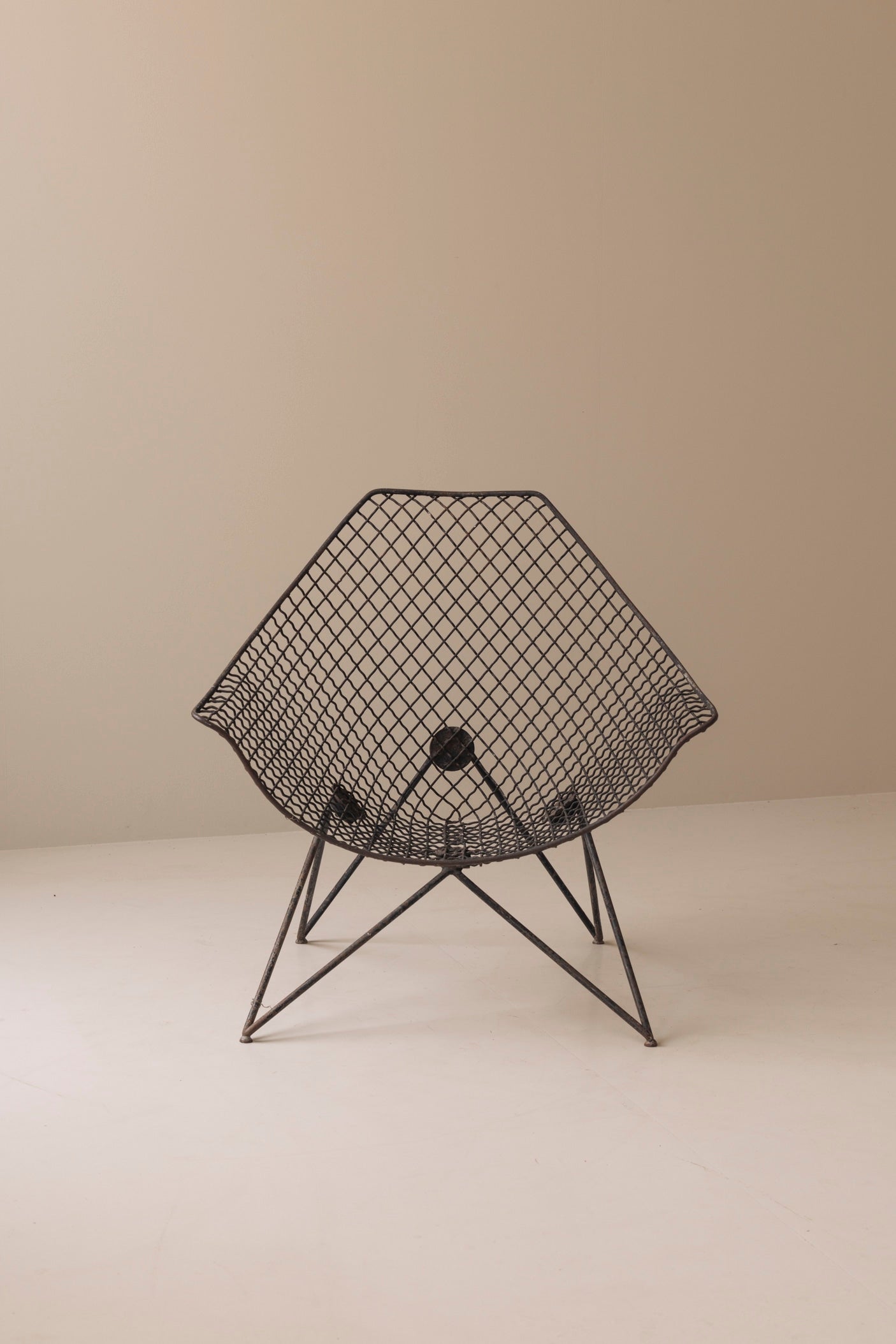 Exceptionally rare pair DU 43 lounge chairs by Gastone Rinaldi for RIMA, 1950s — close-up