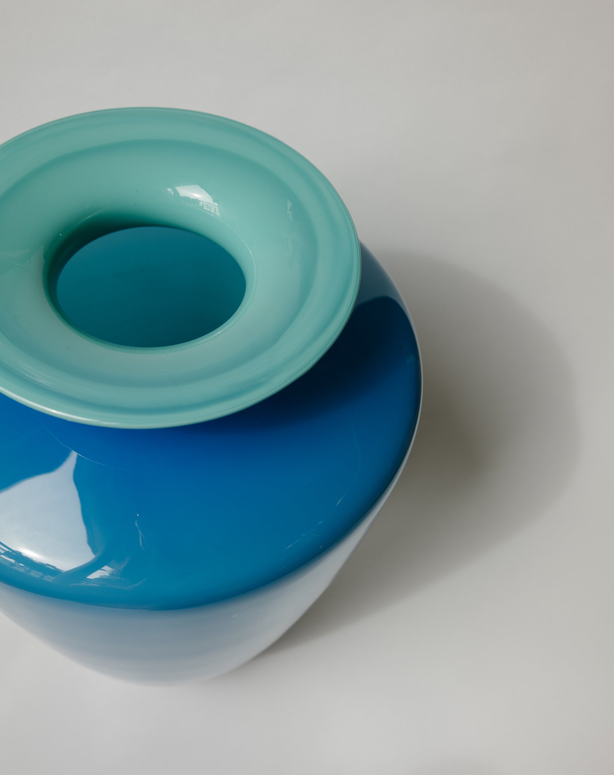 Cà dei Vetrai Large 36cm Incamiciato Murano Glass Vase - Venice - c. 1960s — close-up