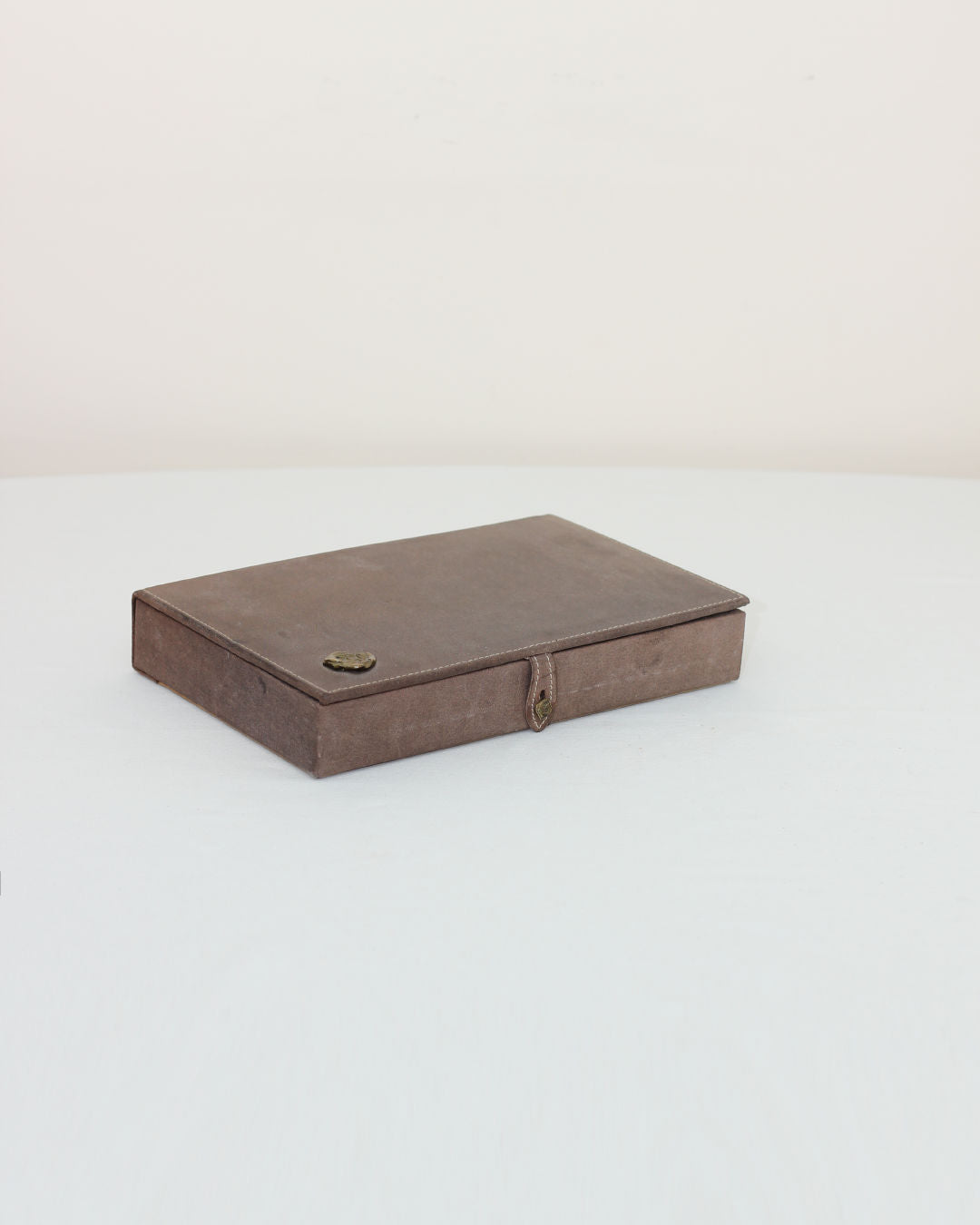 Brutalist Tic Tac Toe — back view of brown leather box