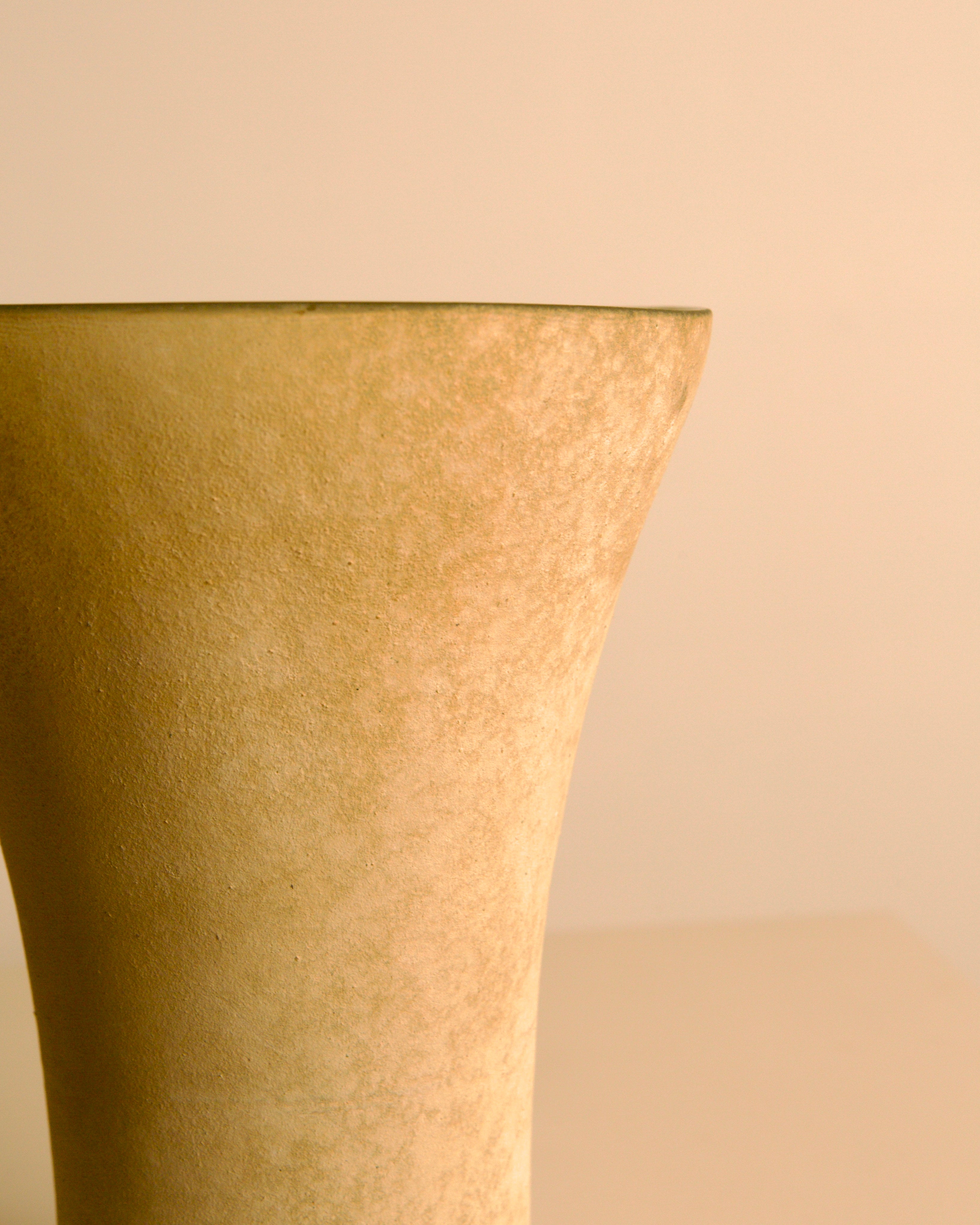 Italian Murano Glass Vase with a Creamy Texture, 80s — side angle highlighting creamy texture