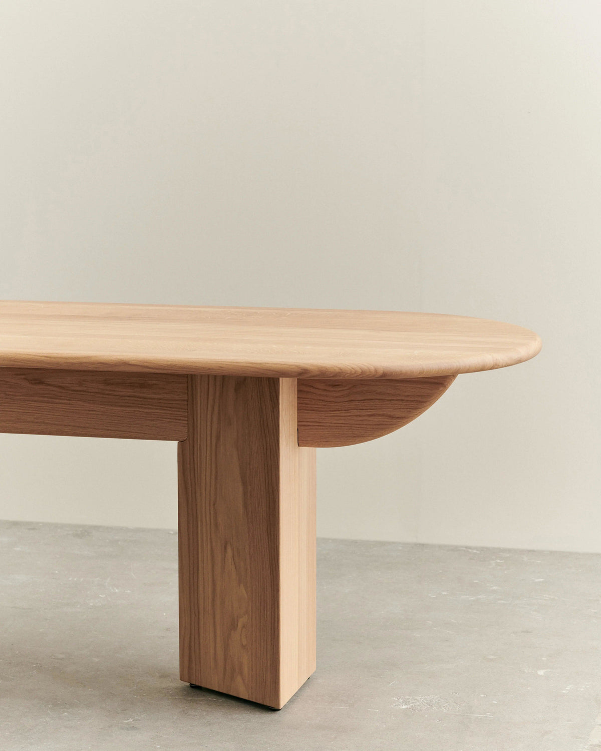 PILLABOUT TABLE 02 — lifestyle setting