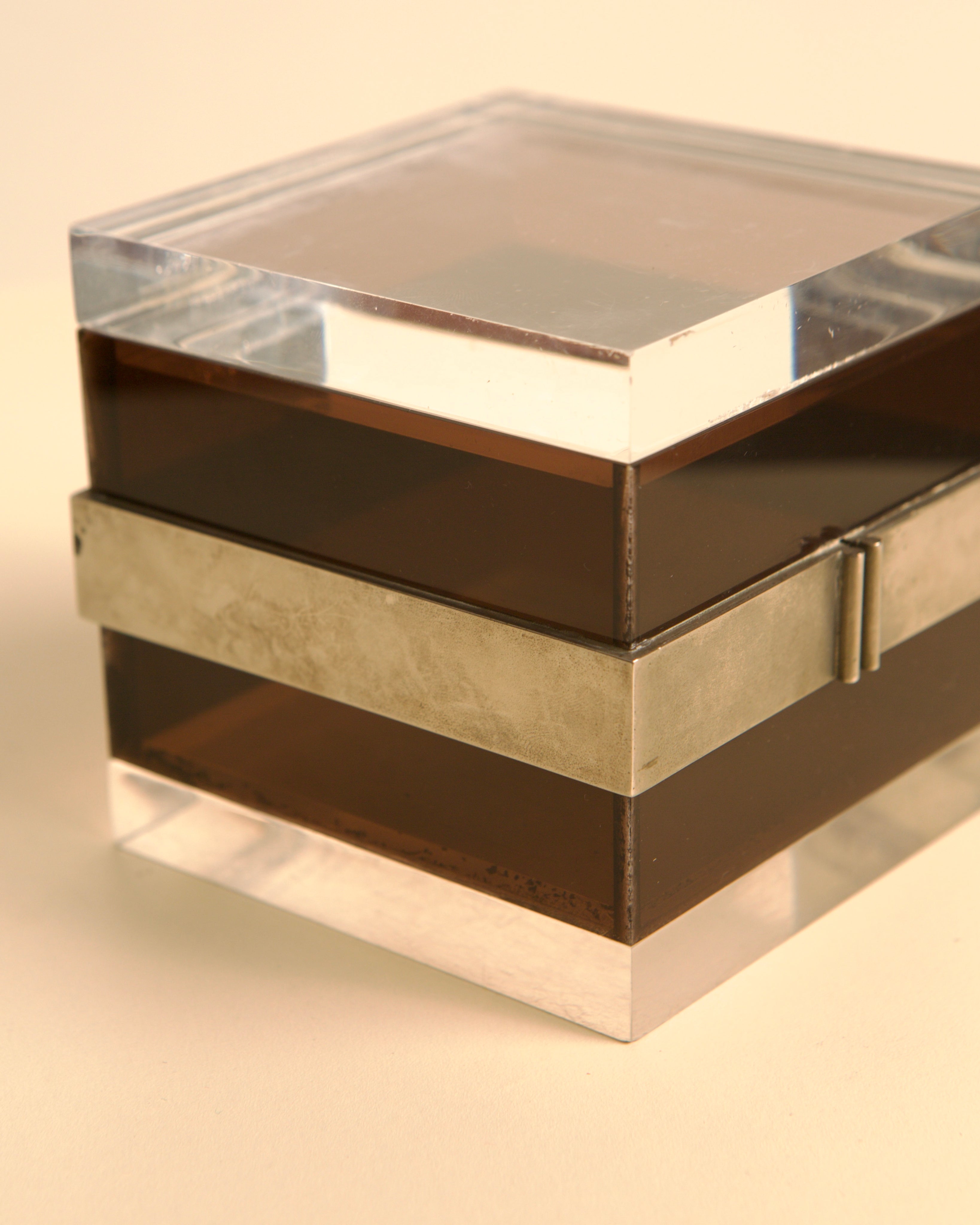 Layered acrylic and metal cubic box by Alessandro Albrizzi