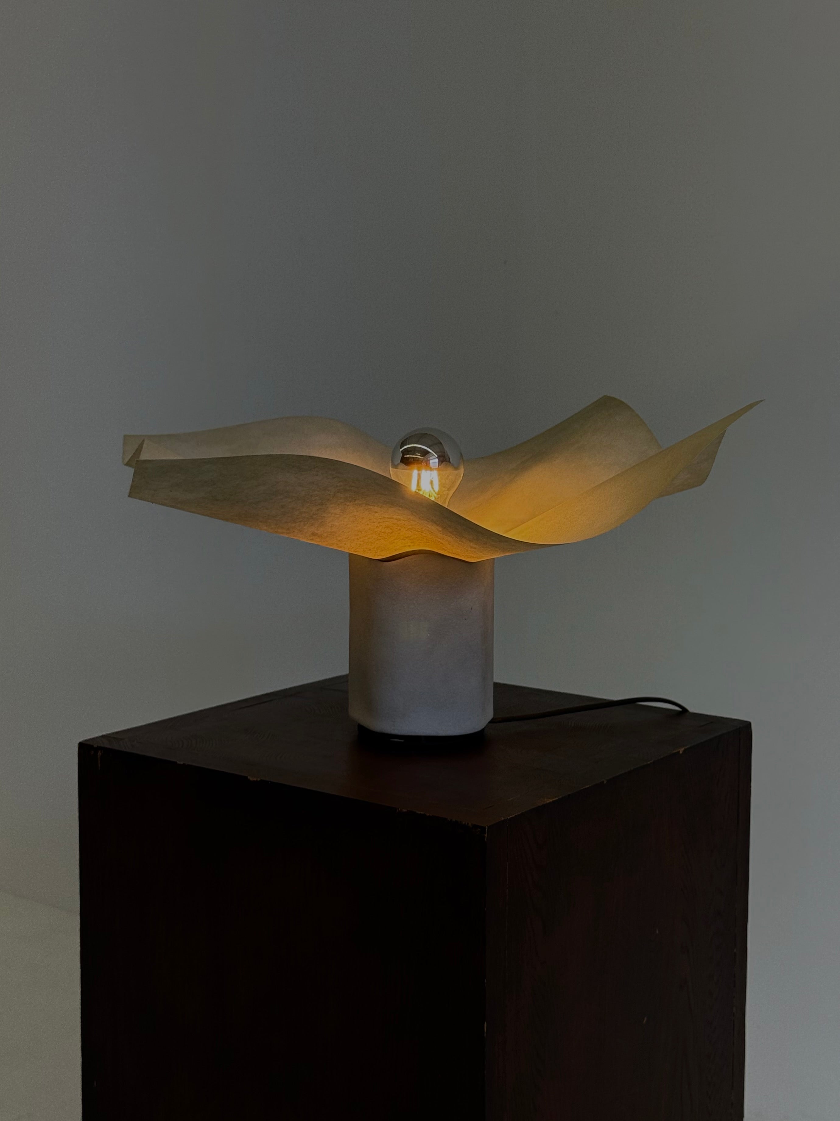 Area table lamp by Mario Bellini for Artemide — side angle