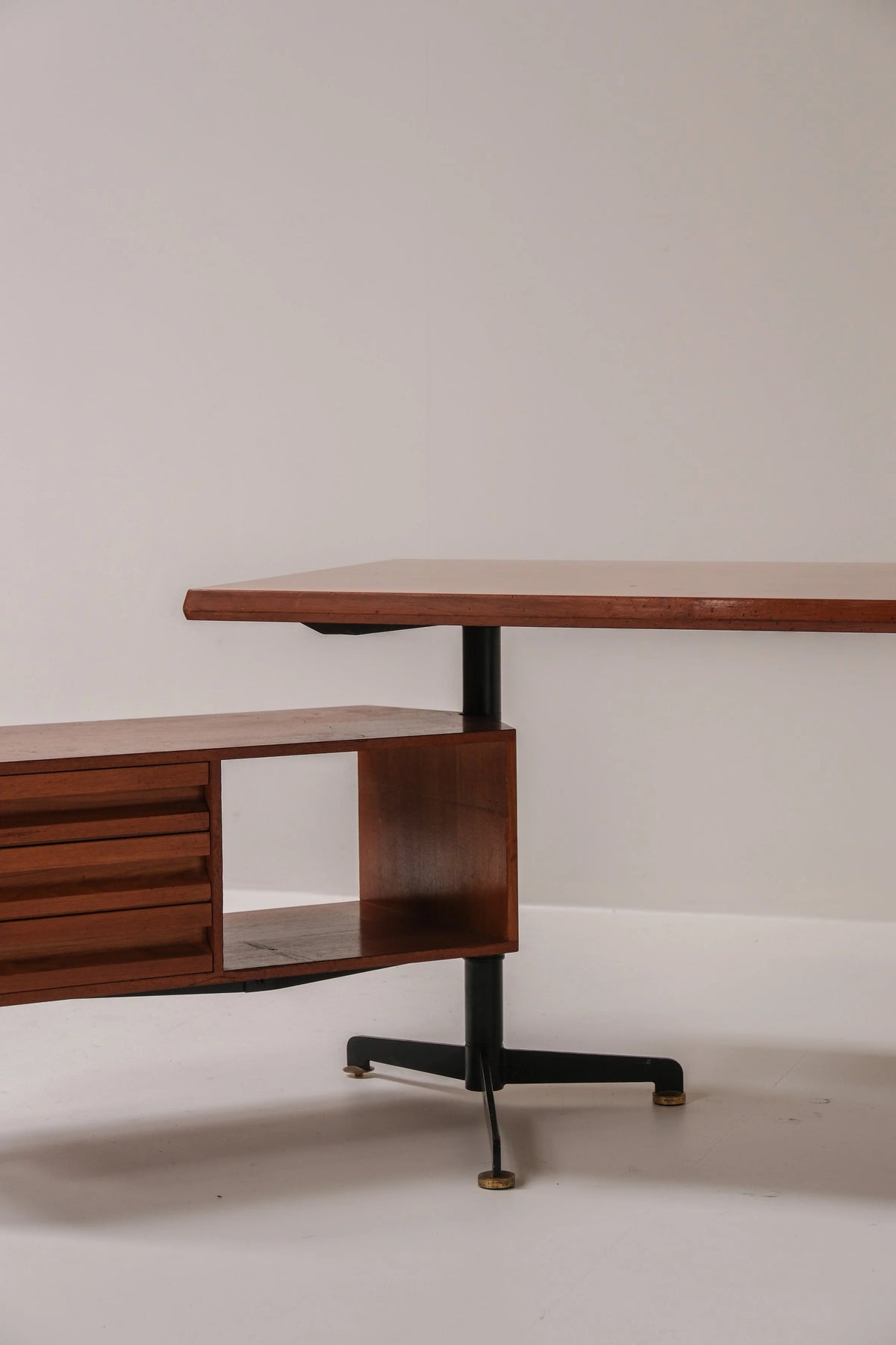 Osvaldo Borsani T95 Executive Desk for Tecno, Italy, 1956 — view 9