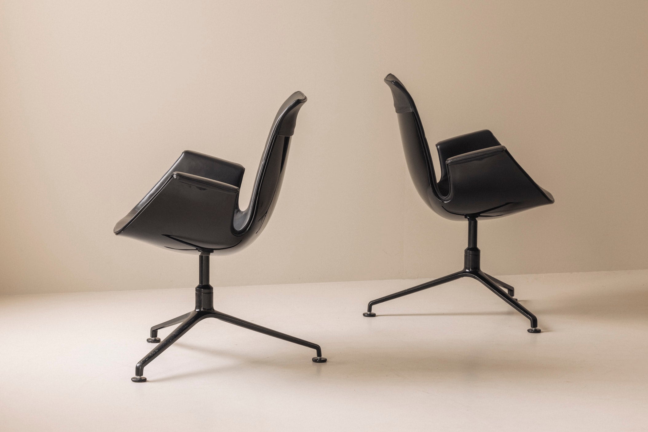 1/6 Bird Low Tulip Chairs by Preben Fabricius & Jorgen Kastholm, 1980s — close-up