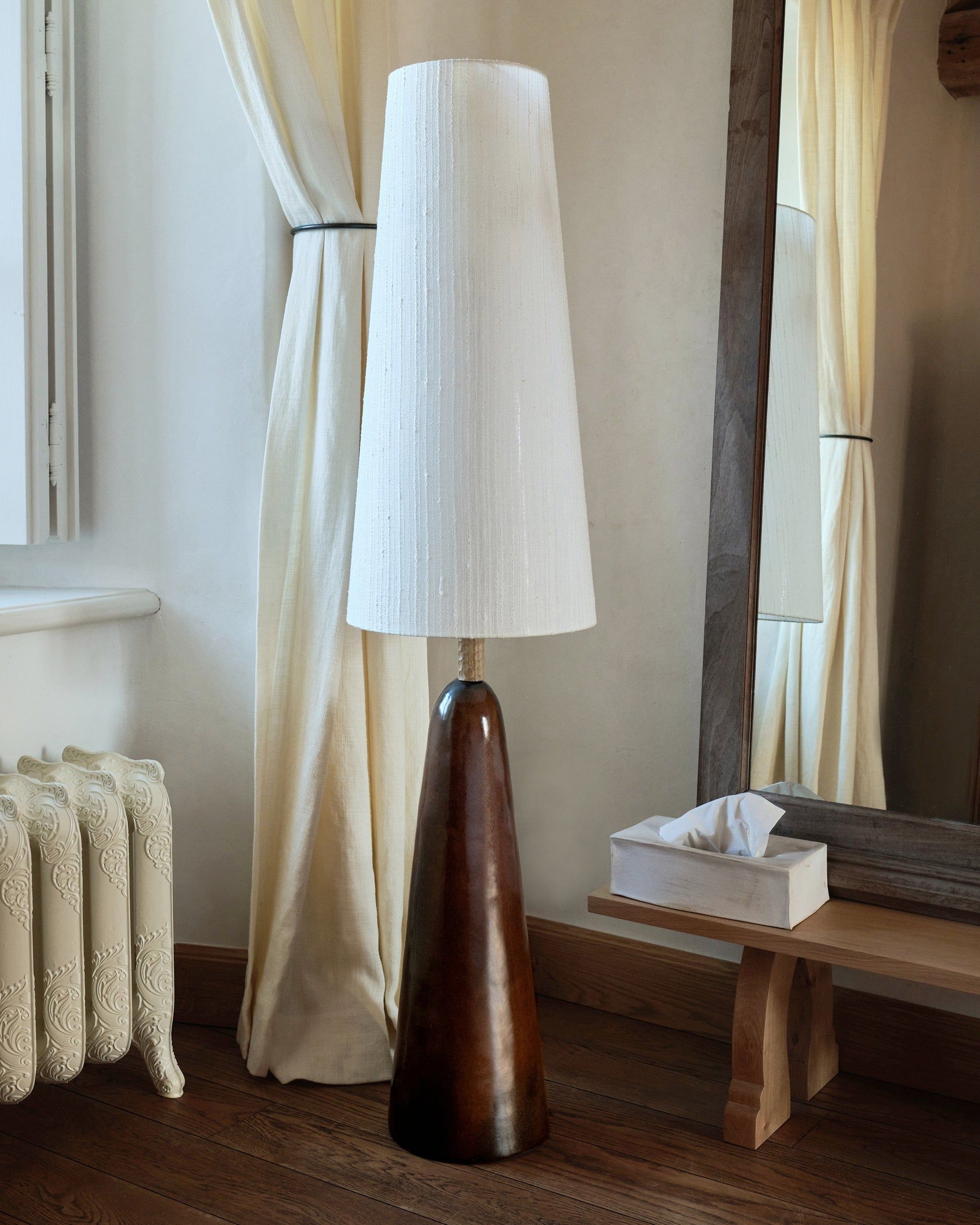 Quinta Floor Light No2 — close-up of brown ceramic base in interior setting