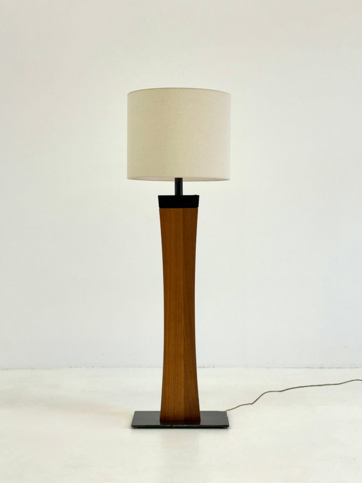 Italian Mid Century teak floor lamp — view 14