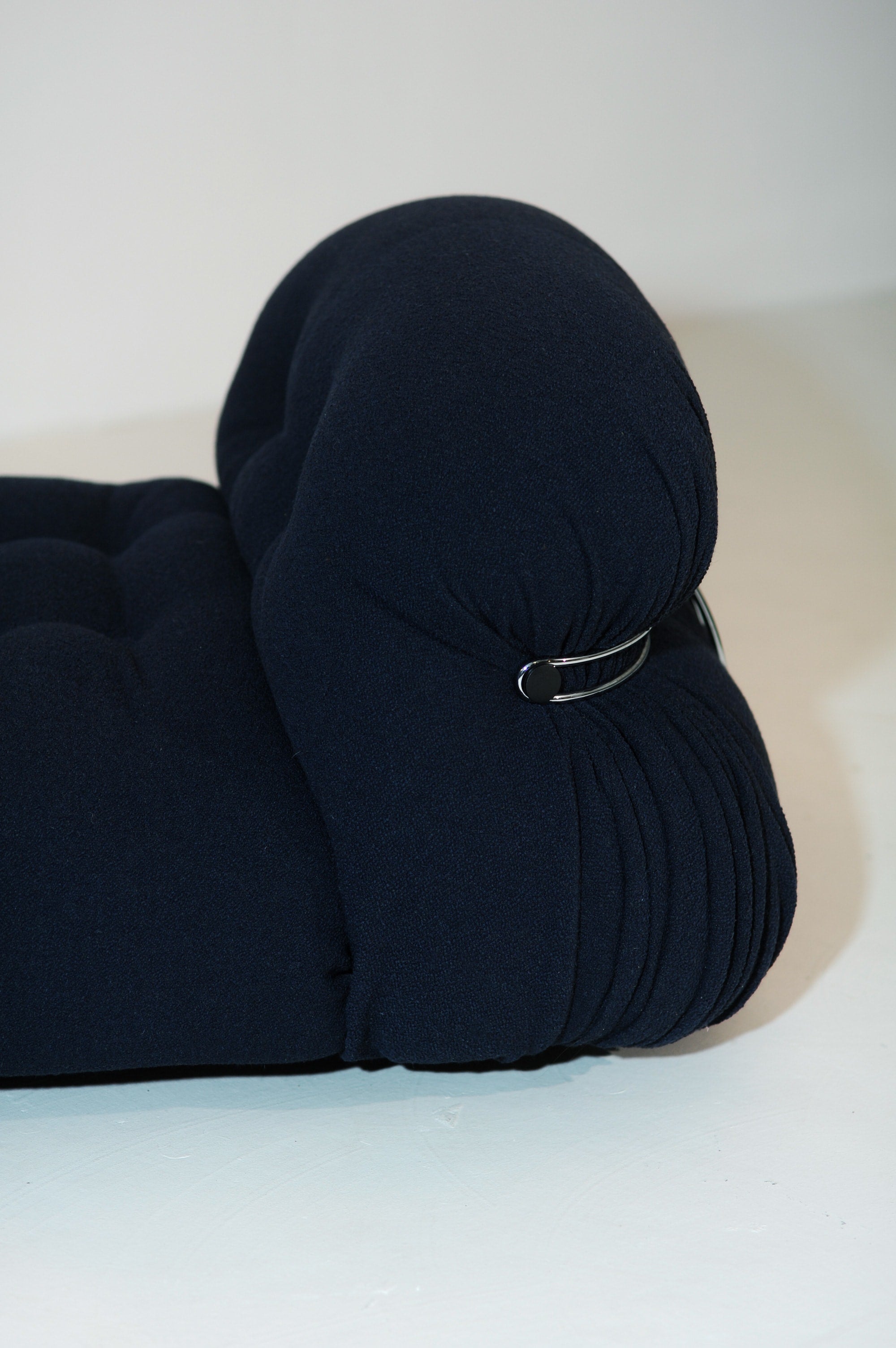 Chaise Longue Soriana par Afra & Tobia Scarpa en Bleu Nuit