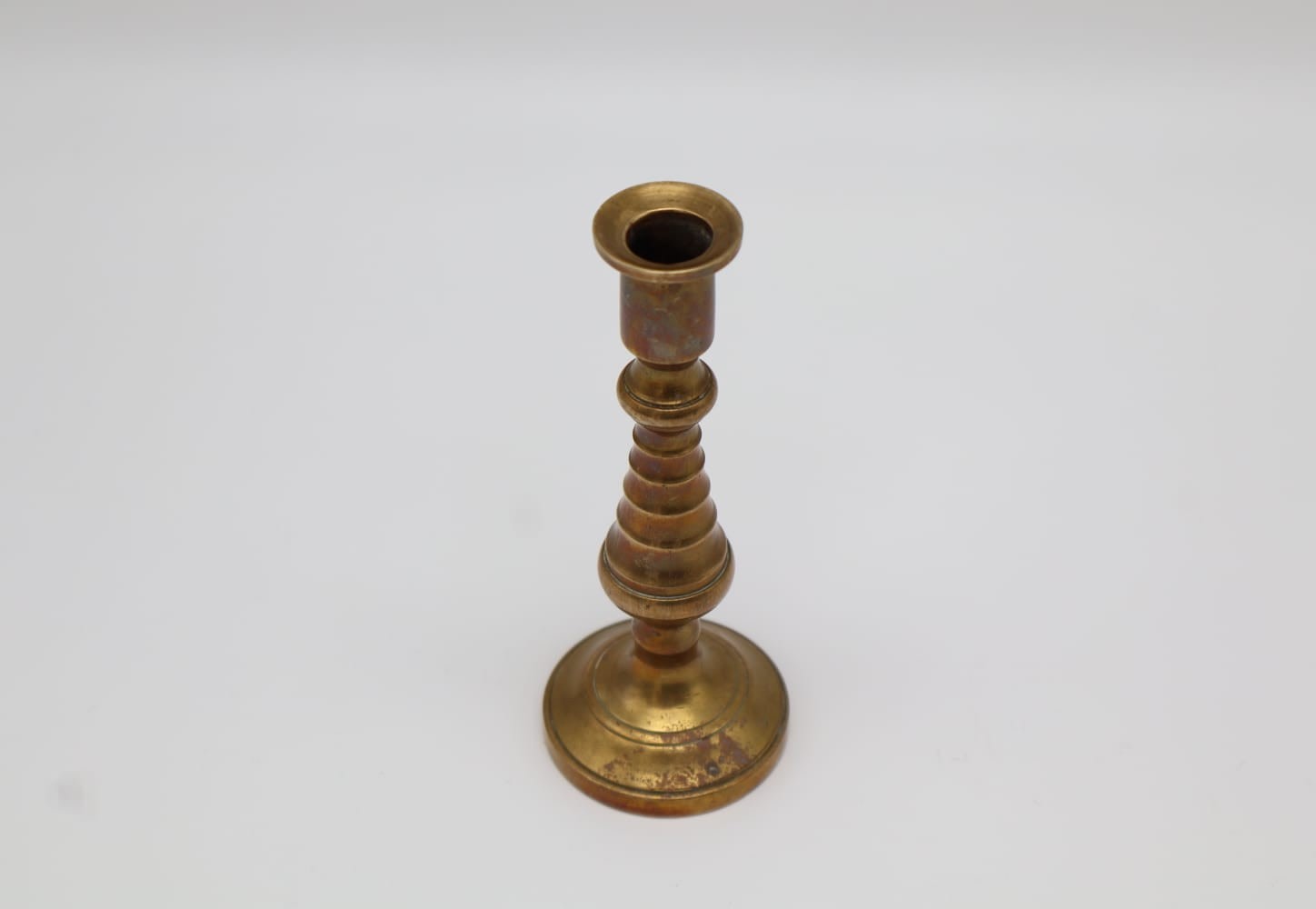 19th-Century Ribbed Brass Candlestick – Victorian Elegance — side angle