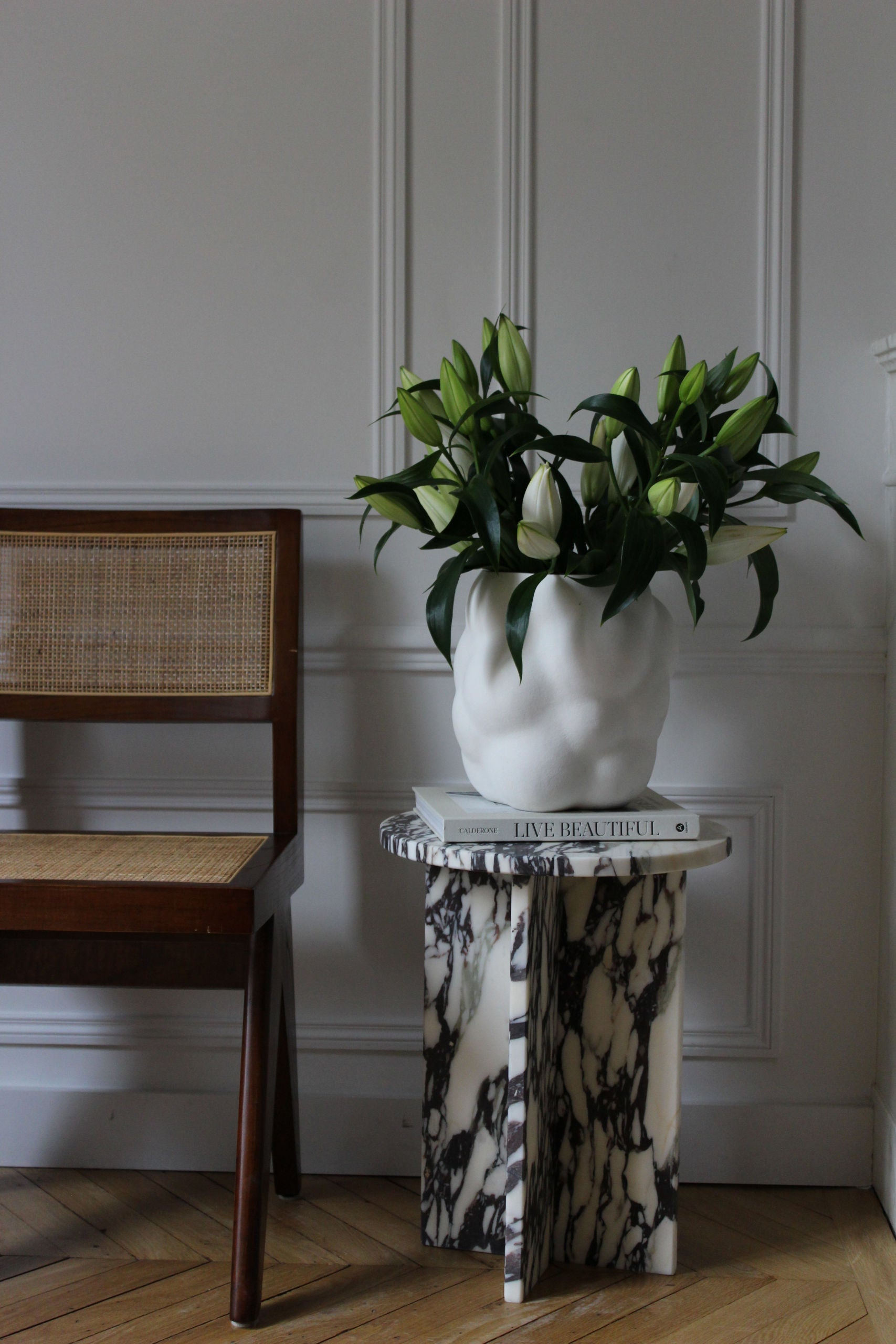 Table Rosie Calacatta Viola – Marbre Sculptural par Marbera