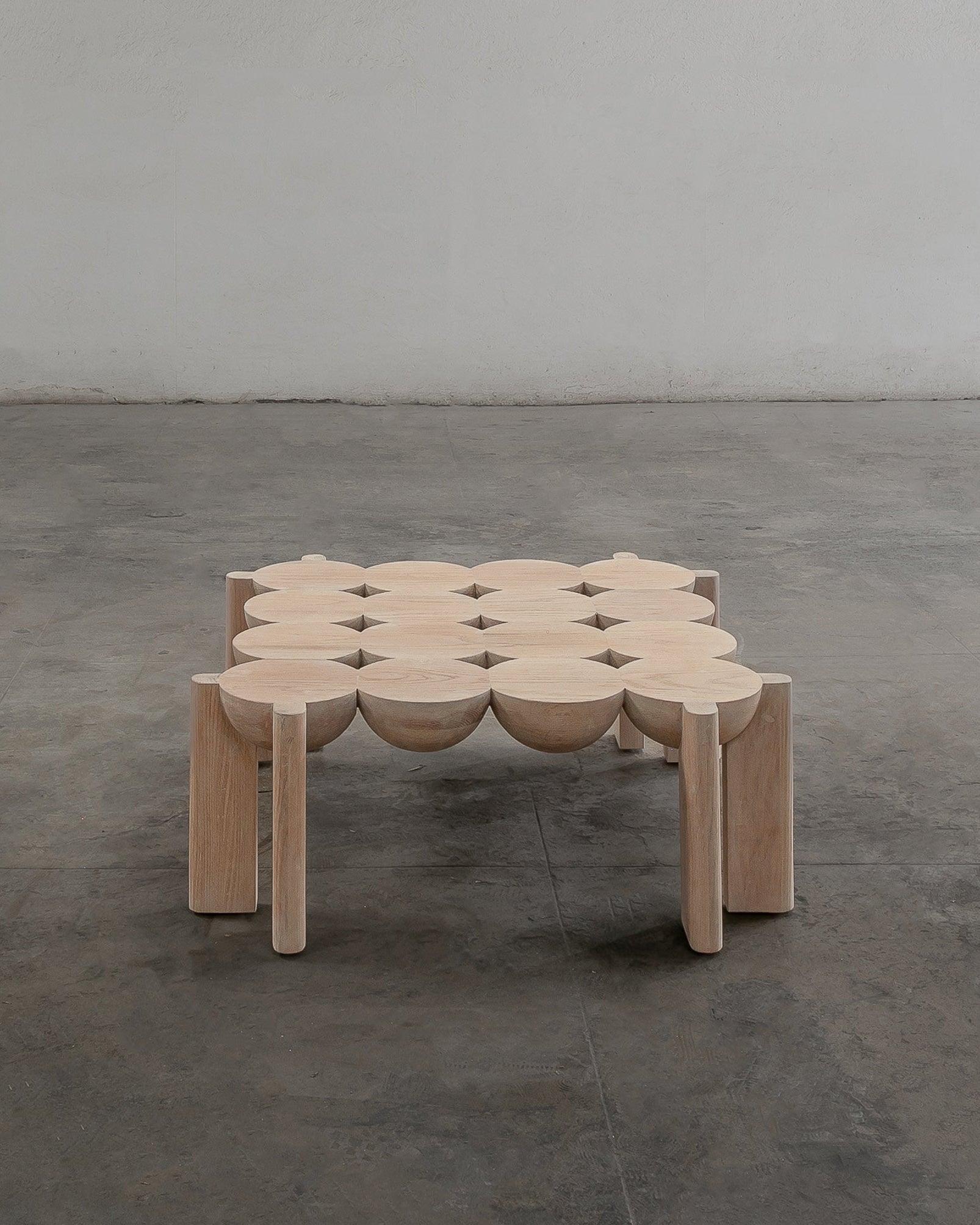 BLEO Large Oak Coffee Table — close-up of circular wooden surface