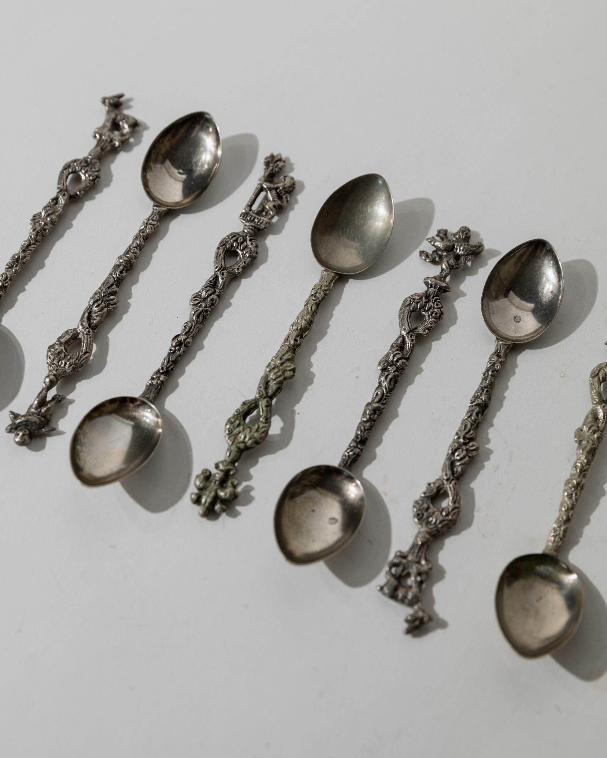 Vintage 1930s Silver Plated Tea and Cake Serving Set, 13 Ornate Spoons with Heraldic Figures and 1 Cake Server, Italian Tableware, Gift Idea — view 10
