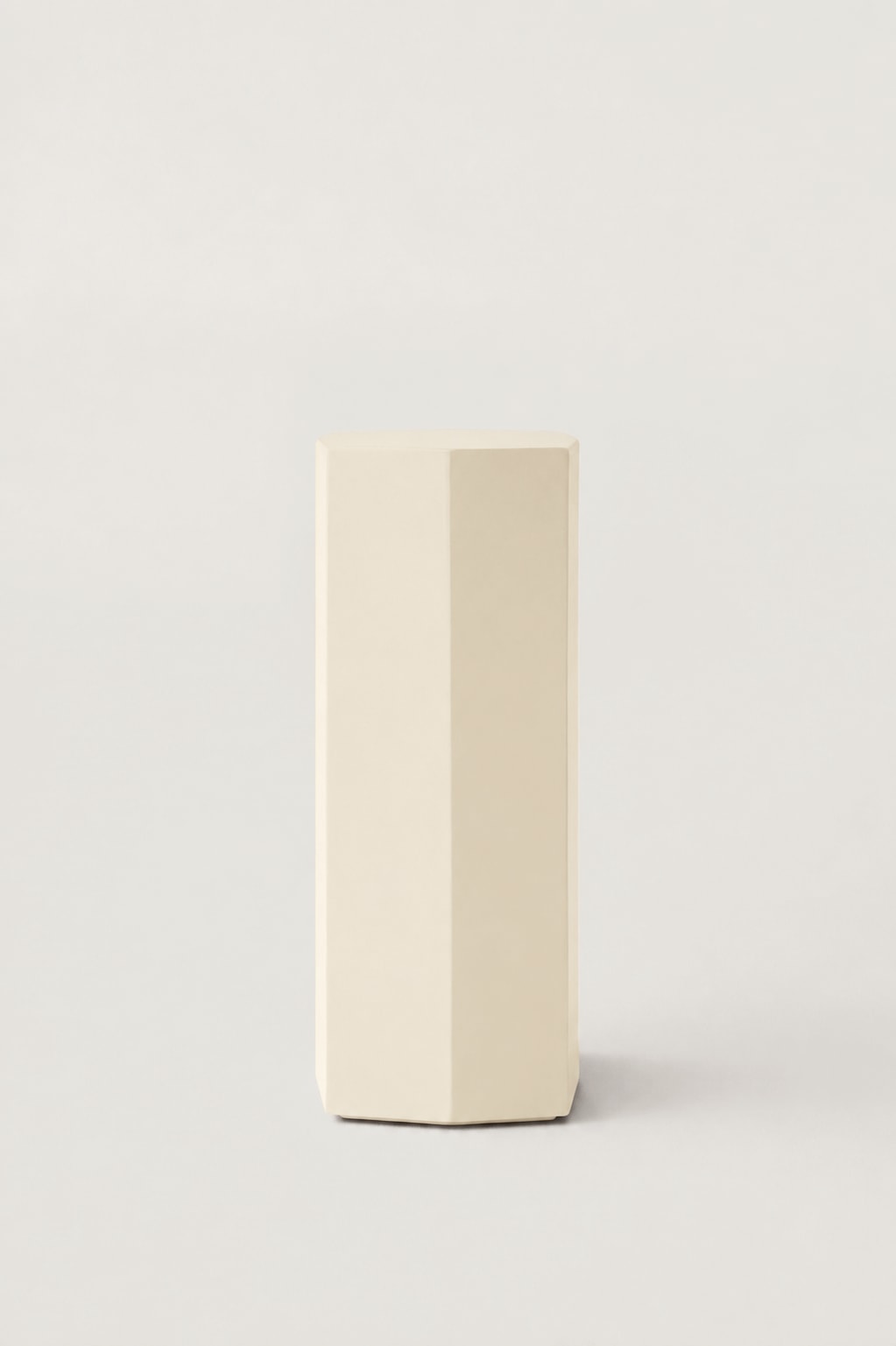 Ame II Lacquer Pedestal by Zoé Wolker Studio | The Oblist