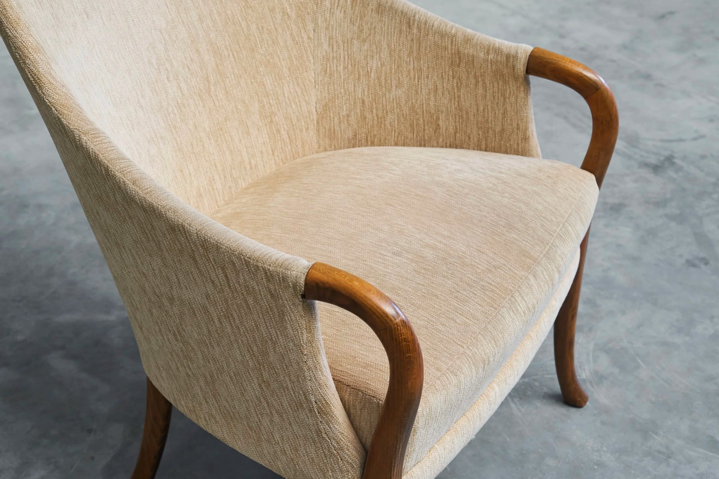 Very Elegant Mid-Century Armchair in Wool and Beech Europe 1950s — additional view