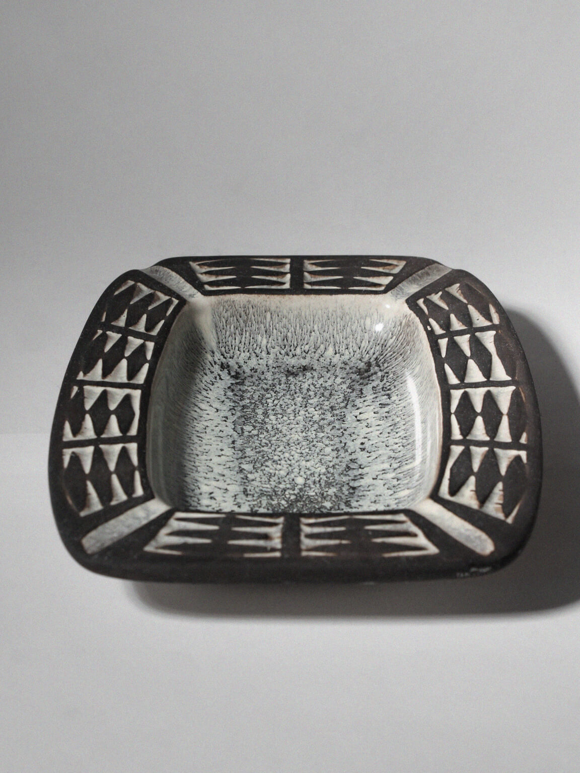 Henri Hertz Geometric Charcoal Bowl for Frank Keramik, Denmark, 1960s — close-up