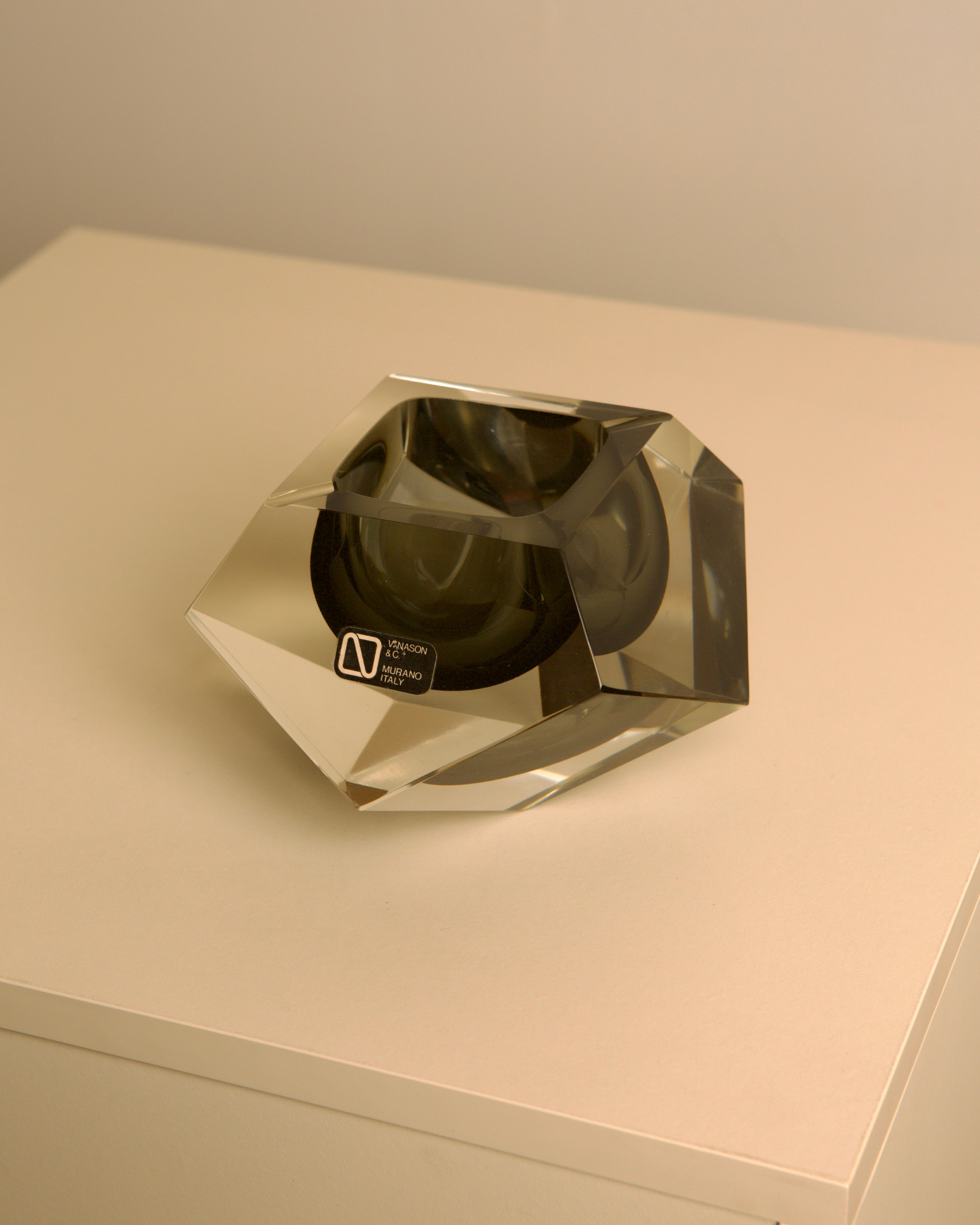 Large black "Diamond" Murano glass ashtray by Flavio Poli for Seguso 80's by Treaptyque | The Oblist