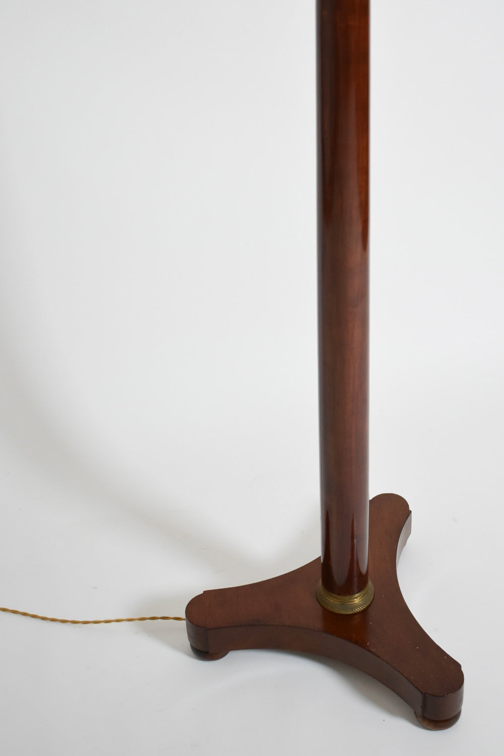 Neoclassical wooden tripod floorlamp, 1960s. — side angle