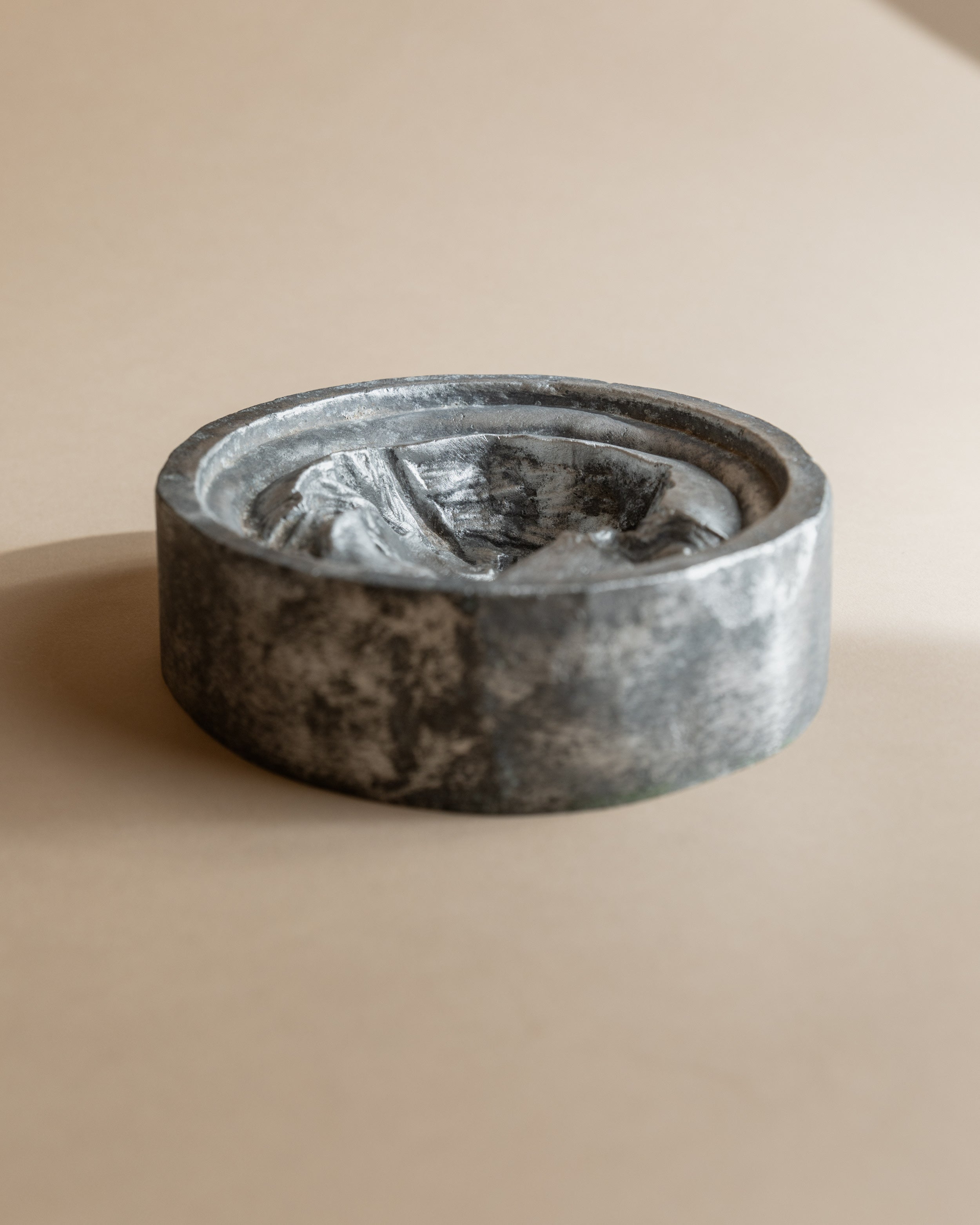 Cendrier en Métal Relief de Visage, Italie Années 1950