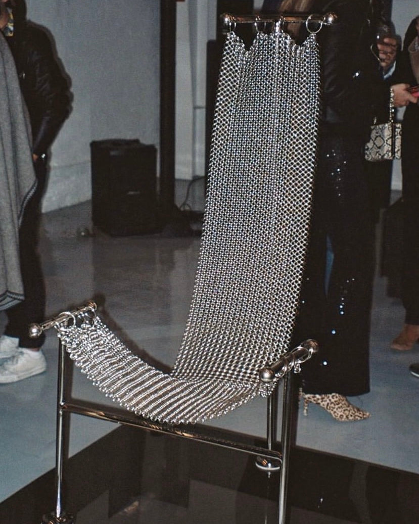 Chaise Sculpturale en Mailles d'Acier