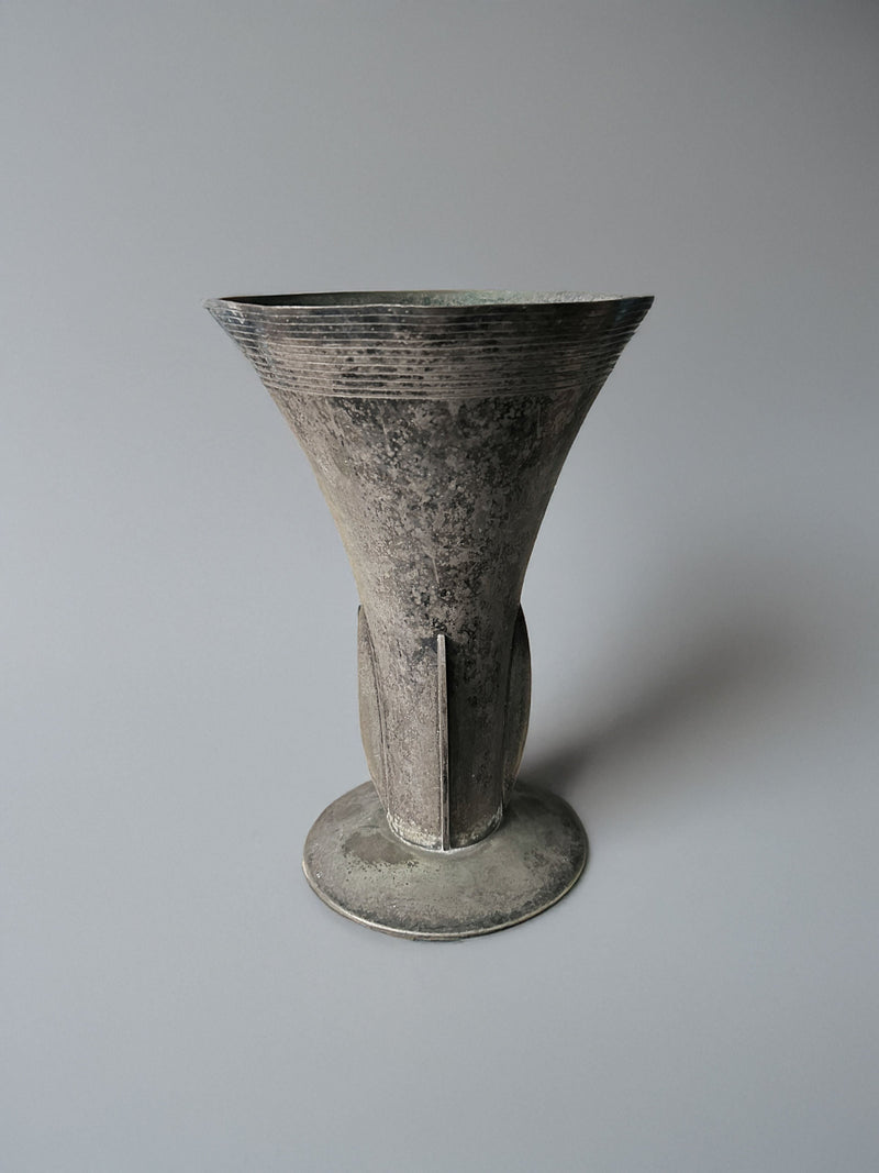 Large silver-plated amphora vase - WMF 1925 with original patina — detail view