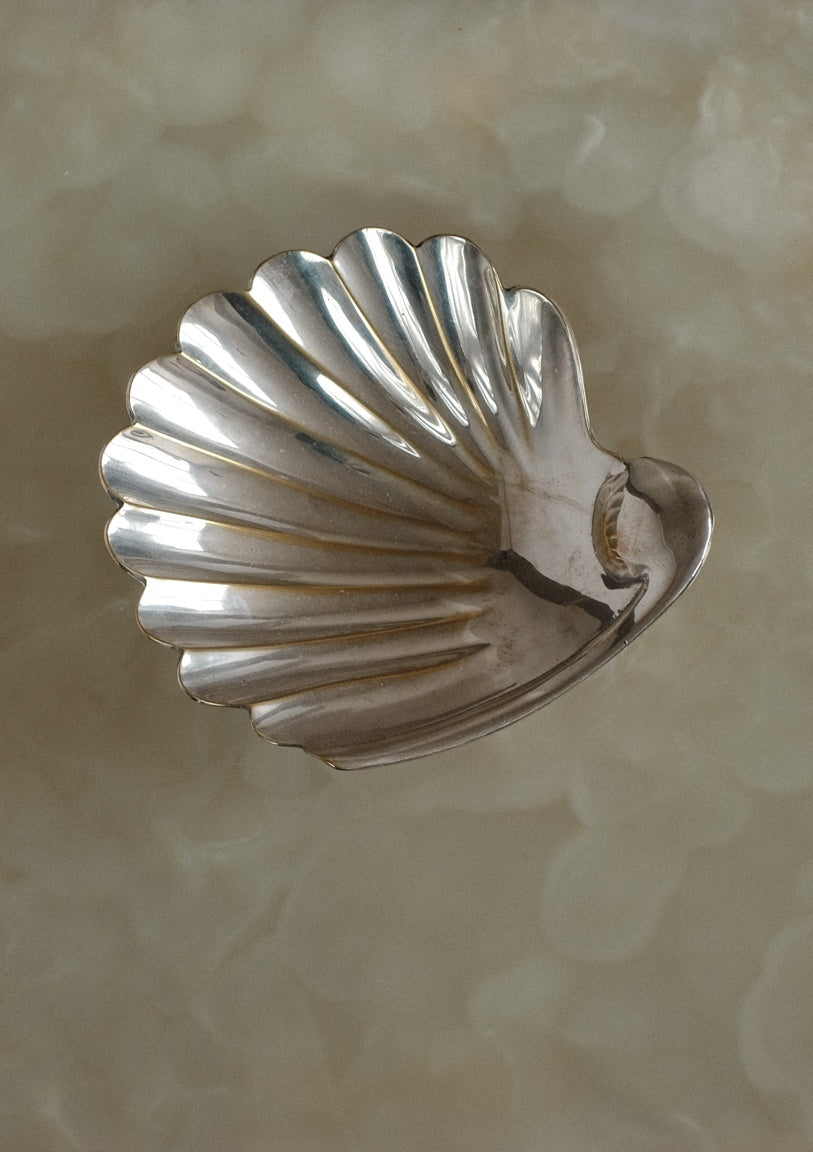 Shell Shaped Vide-Poches — top view of silver shell design