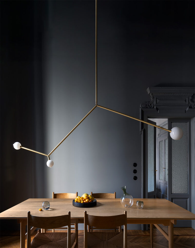 SkLO Angle 3.0 Pendant - White glass, Brushed Brass finish — detail view