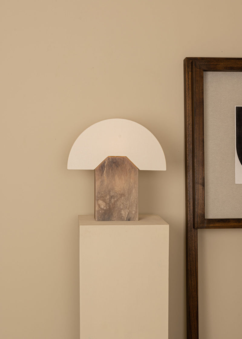 'Edna' Table Lamp in Tobacco Alabaster — detail view