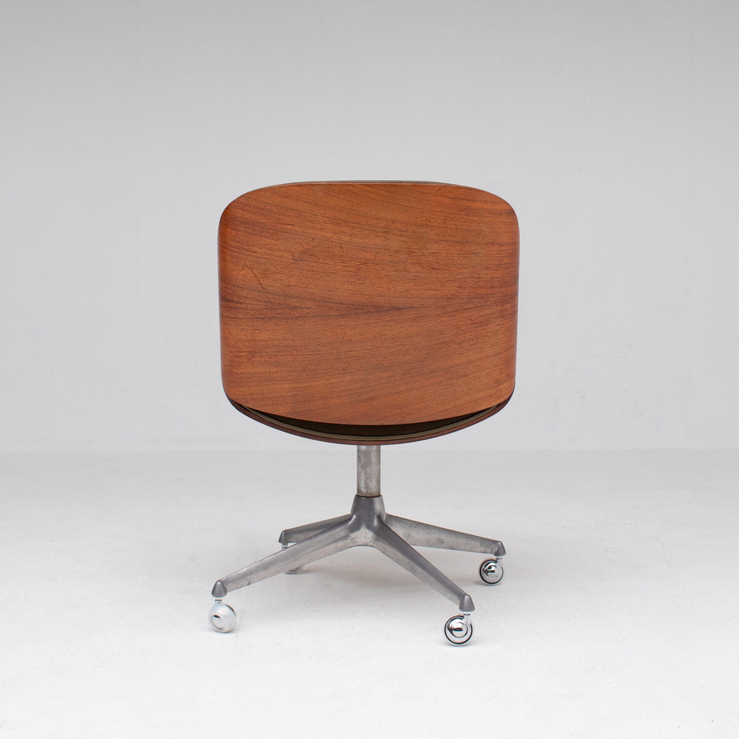 Ico Parisi Office Chair in Wood and Metal — top view of wooden seat and metal base