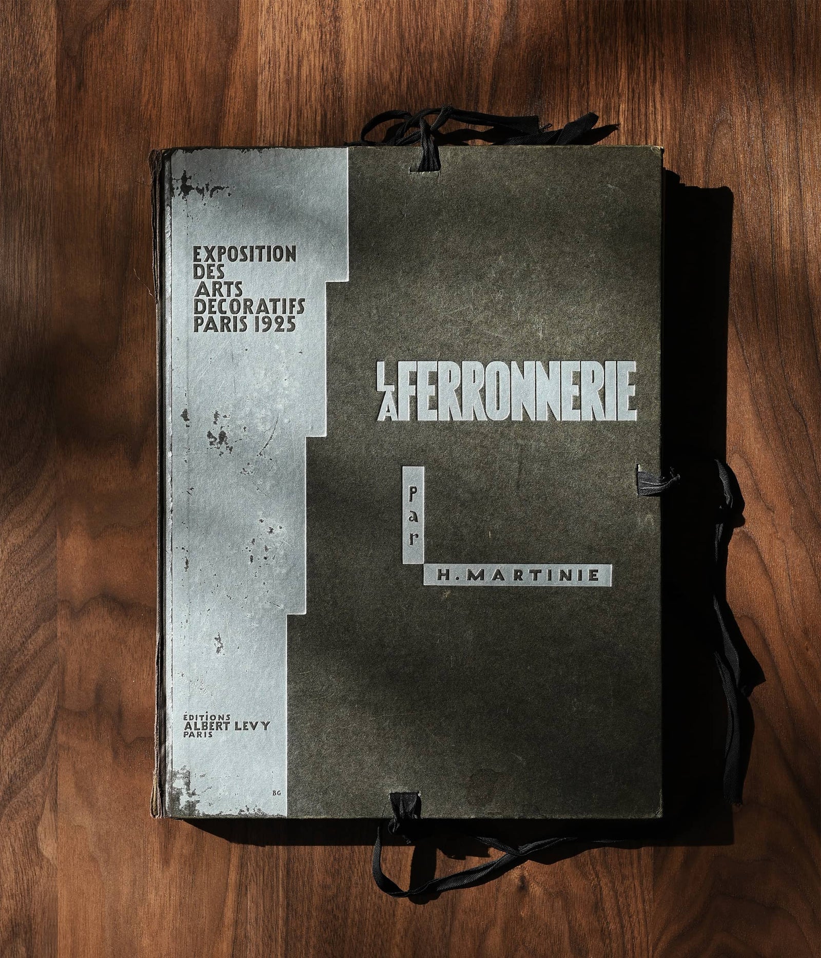 La Ferronnerie, Exposition Des Arts Decoratifs Paris, 1925 Art and Interiors Book — detail view