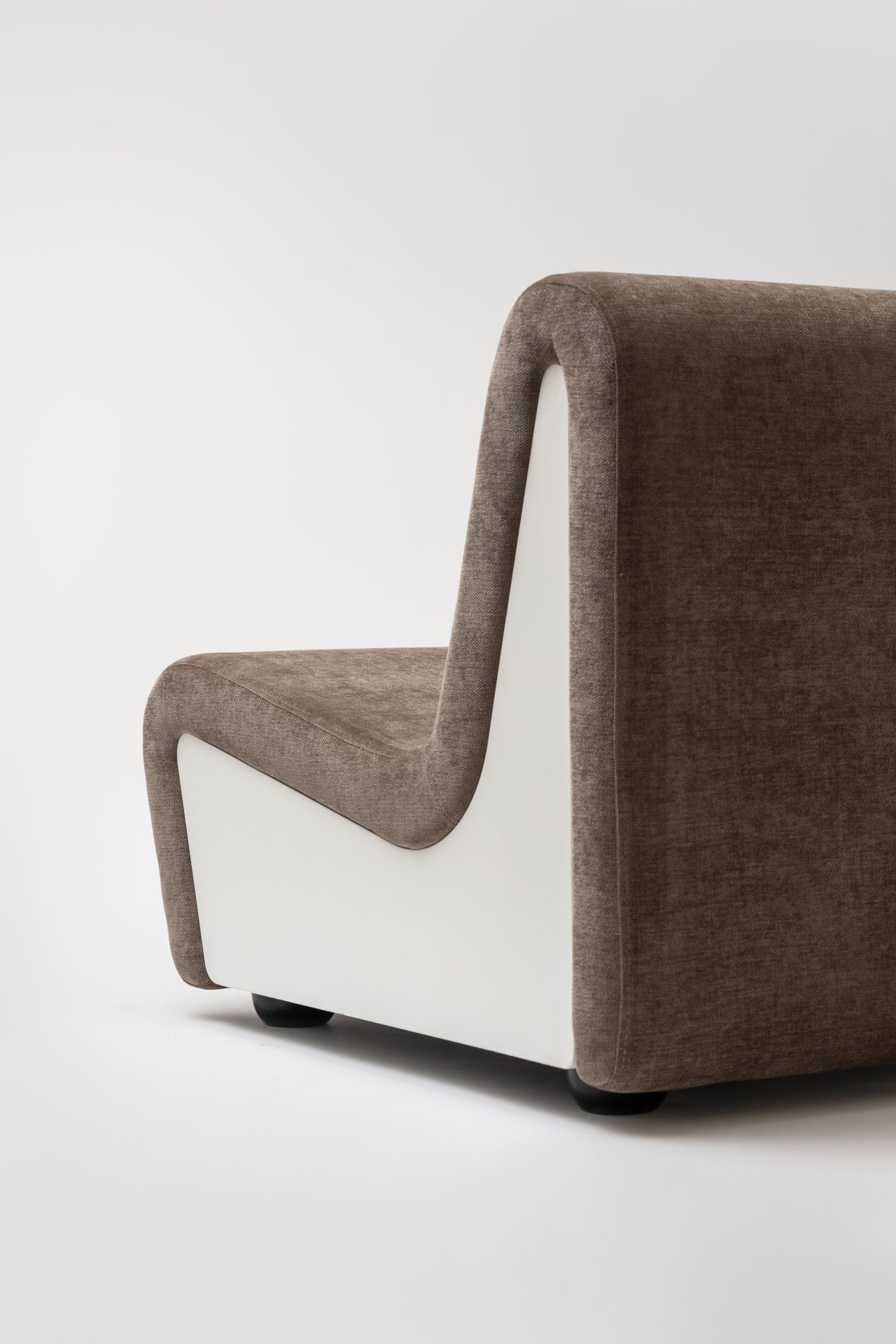 'Dialogue' Lounge Chair - André Monpoix x Mobilier National — close-up