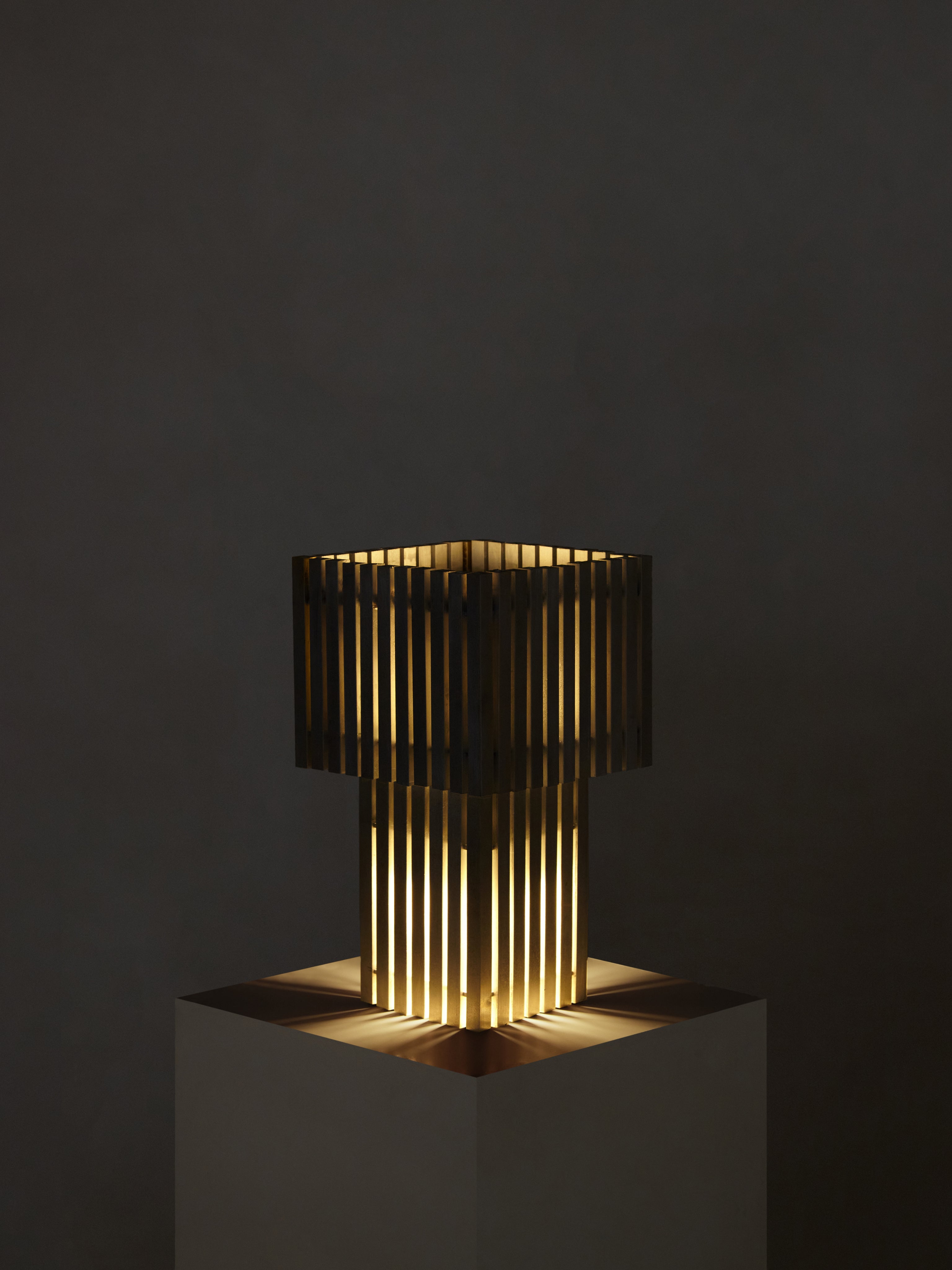 Metal Parallilo Table Lamp — detail view