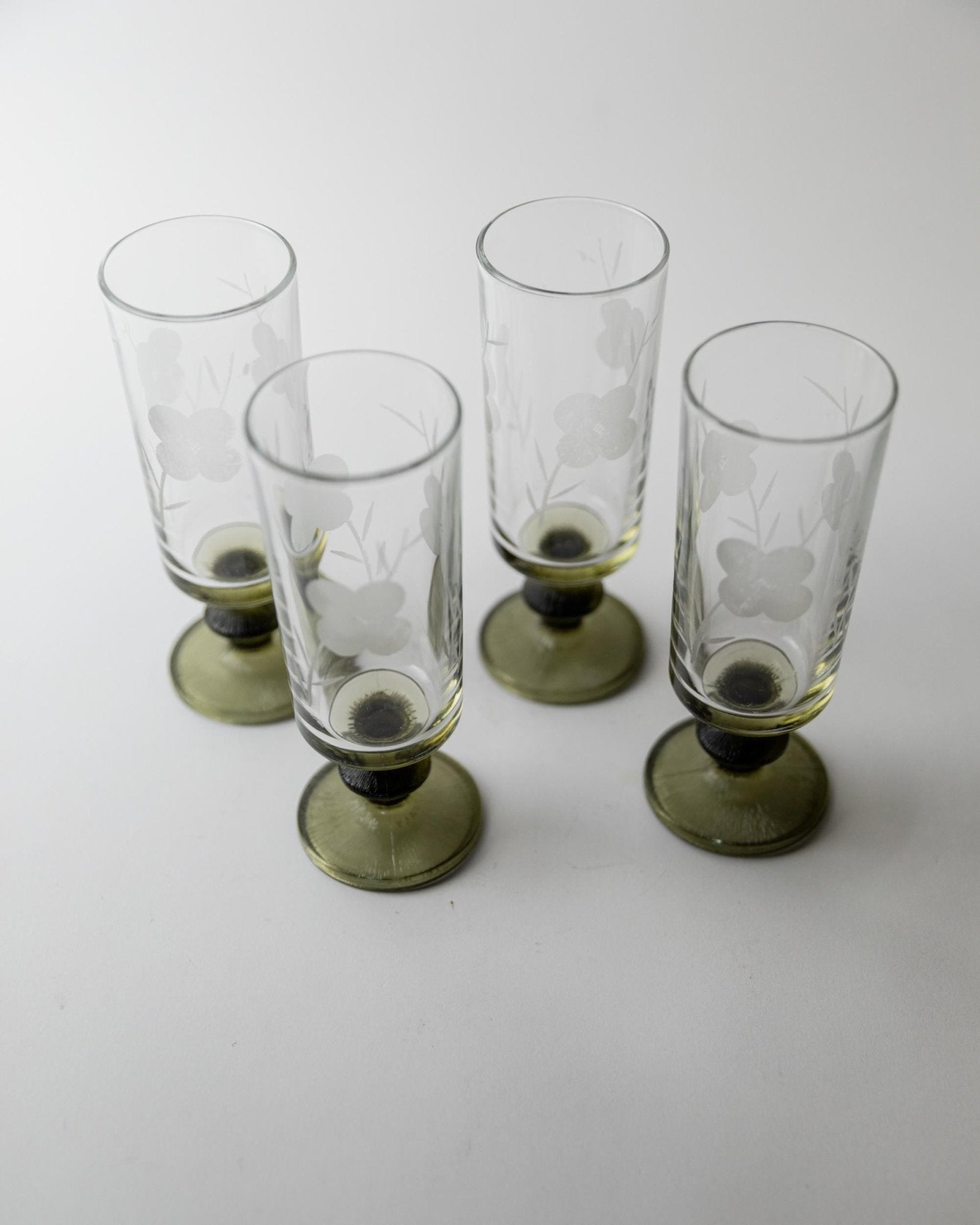 Vintage 1970s Champagne Glasses Set of 4, Olive Green Stems with Etched Floral Clear Glass Bowls, Elegant Barware Tableware, Gift Idea — side angle