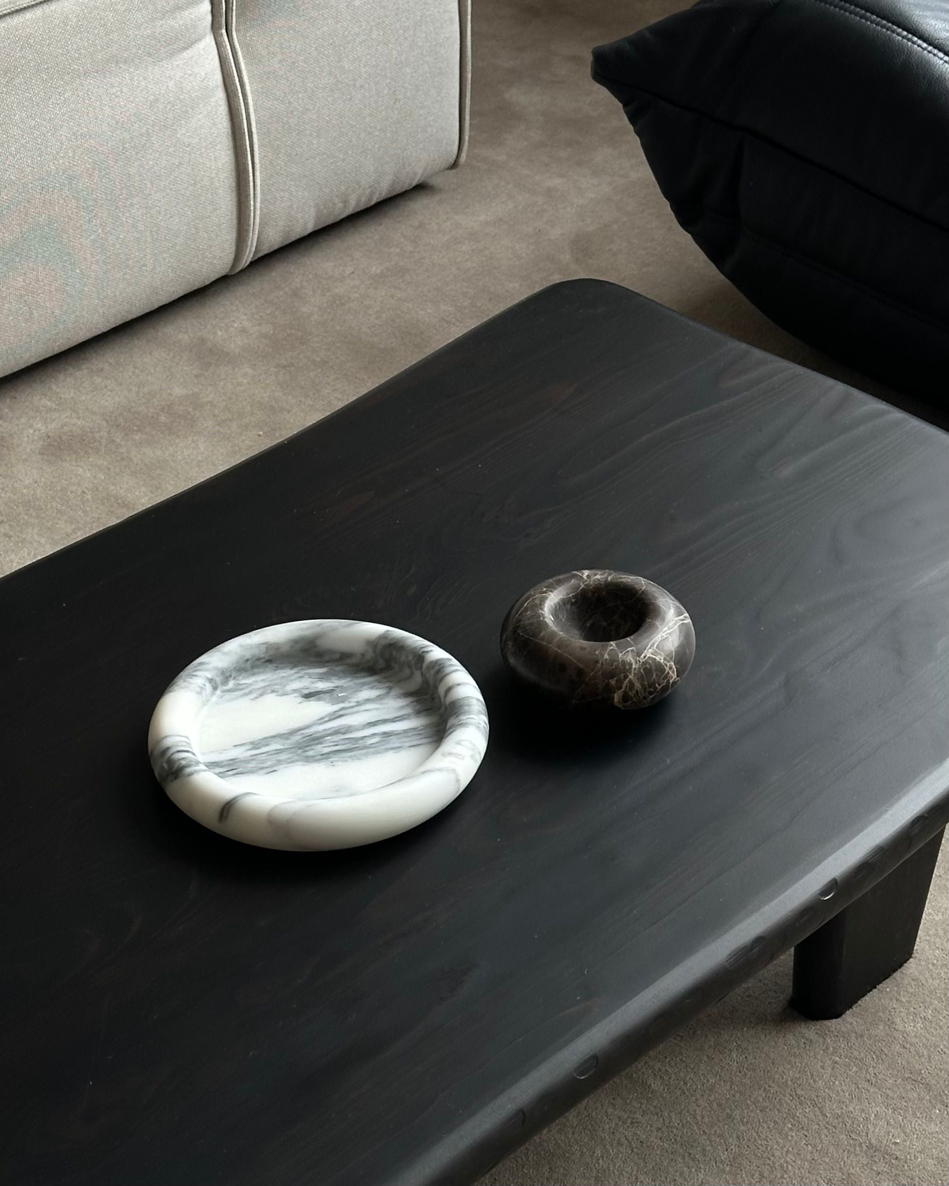 RITUALIA' bowl — top view on dark wooden coffee table