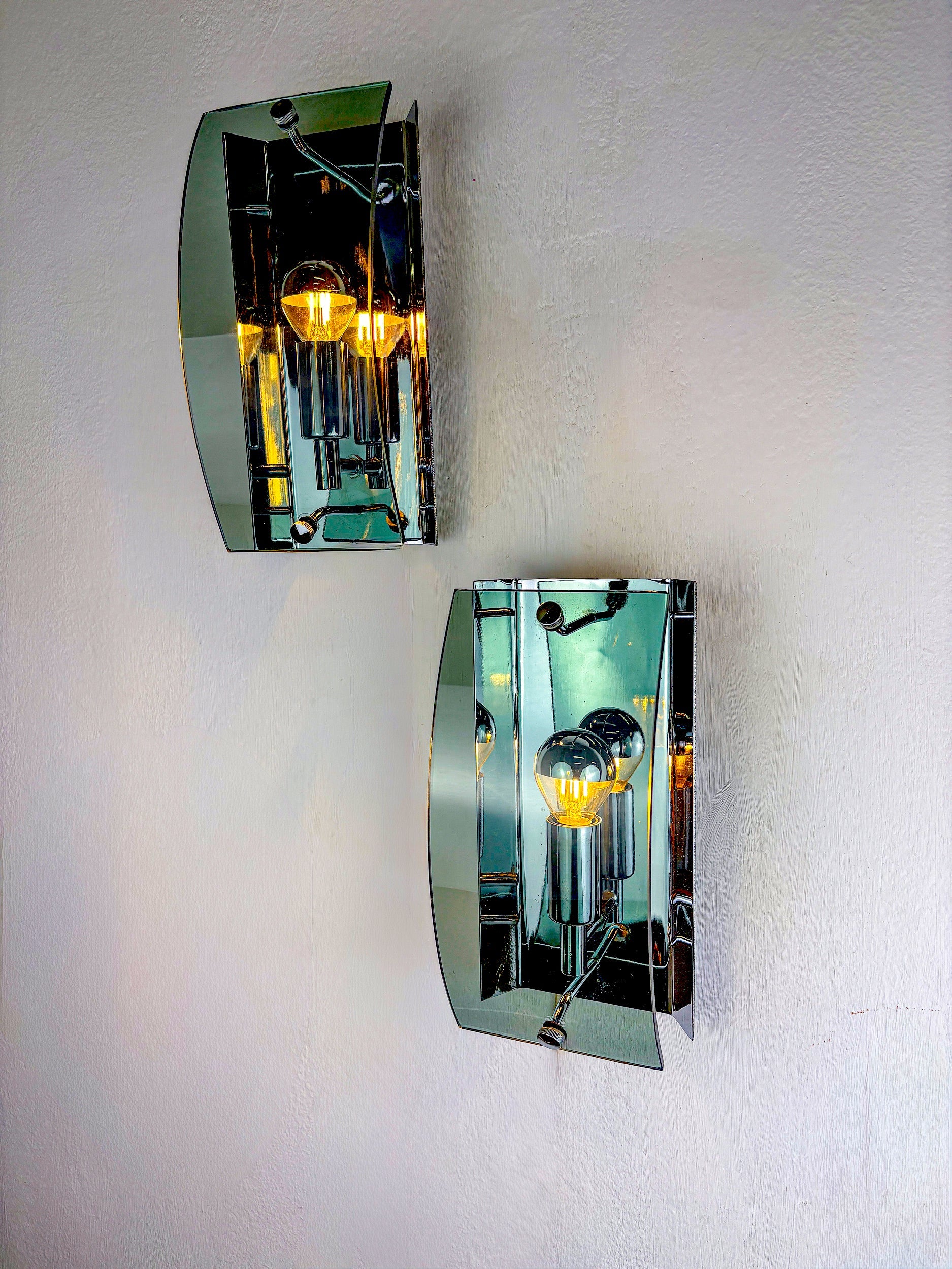 Pair of veca wall lamps, Green Murano glass, italy, Circa 1970's — detail view