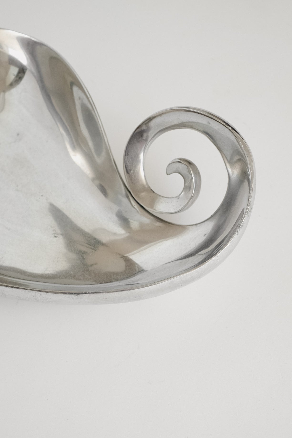 Elegant Aluminium Spiral Dish — side angle
