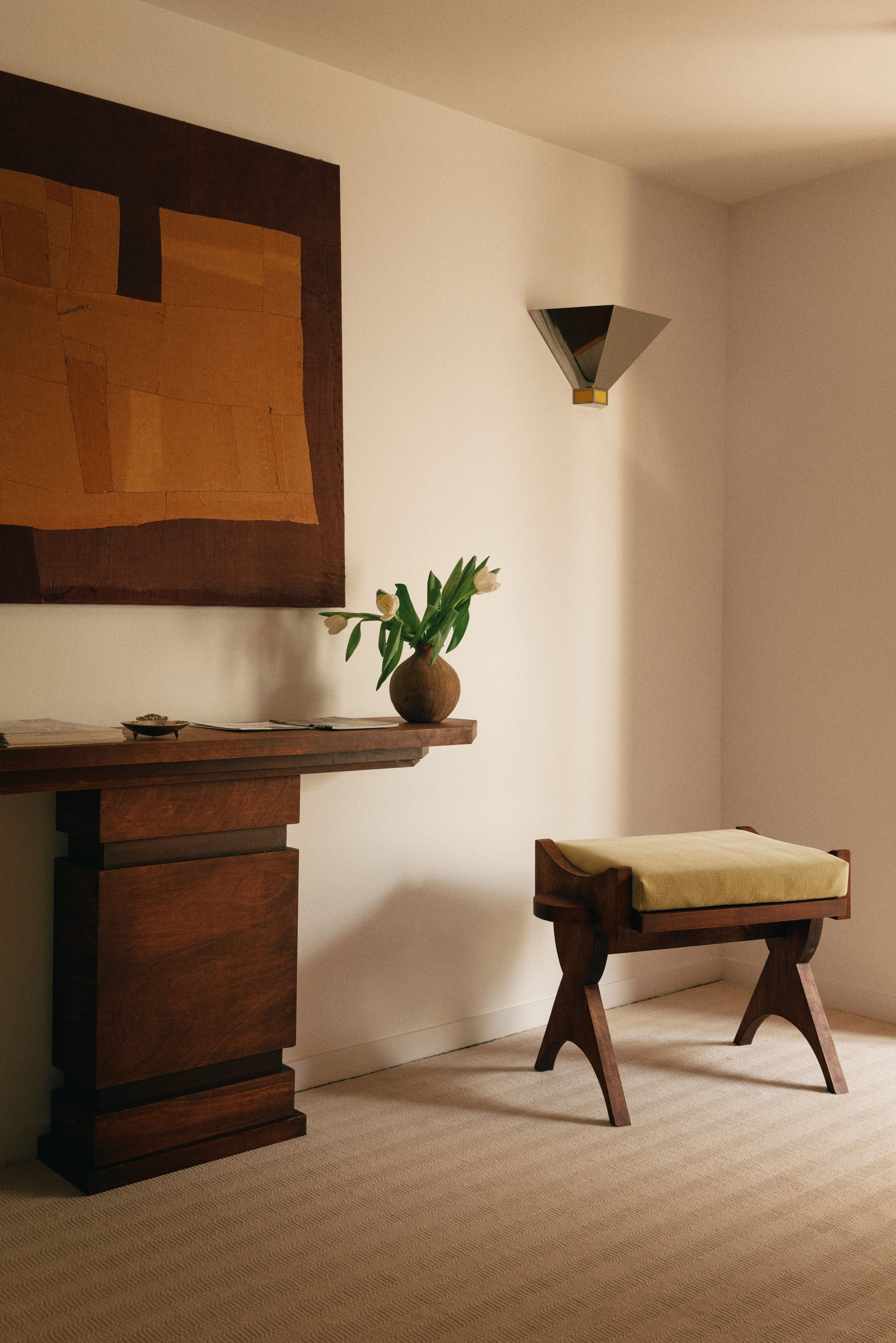 THE CONSOLE E01 — lifestyle setting