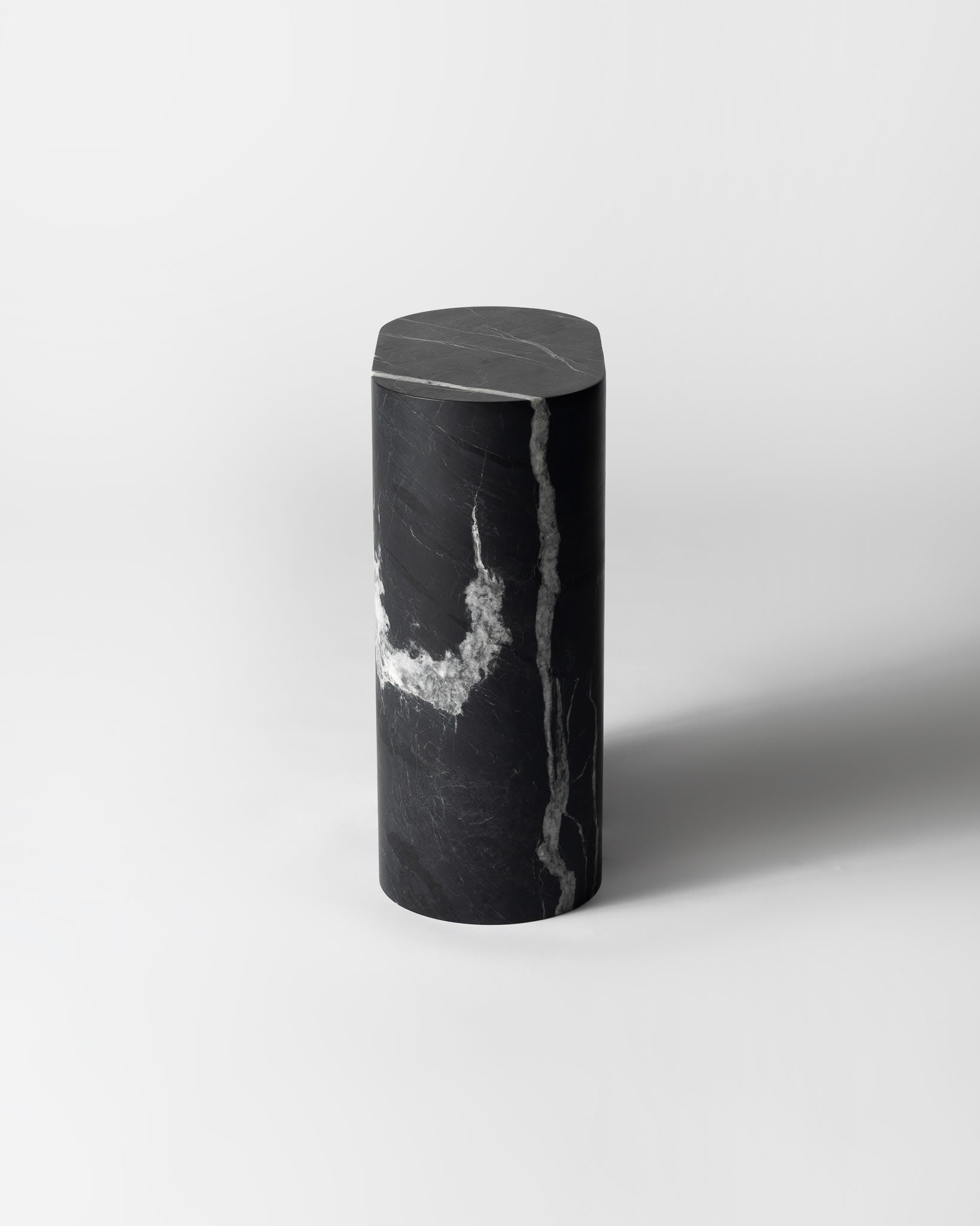 U Monolith — side angle